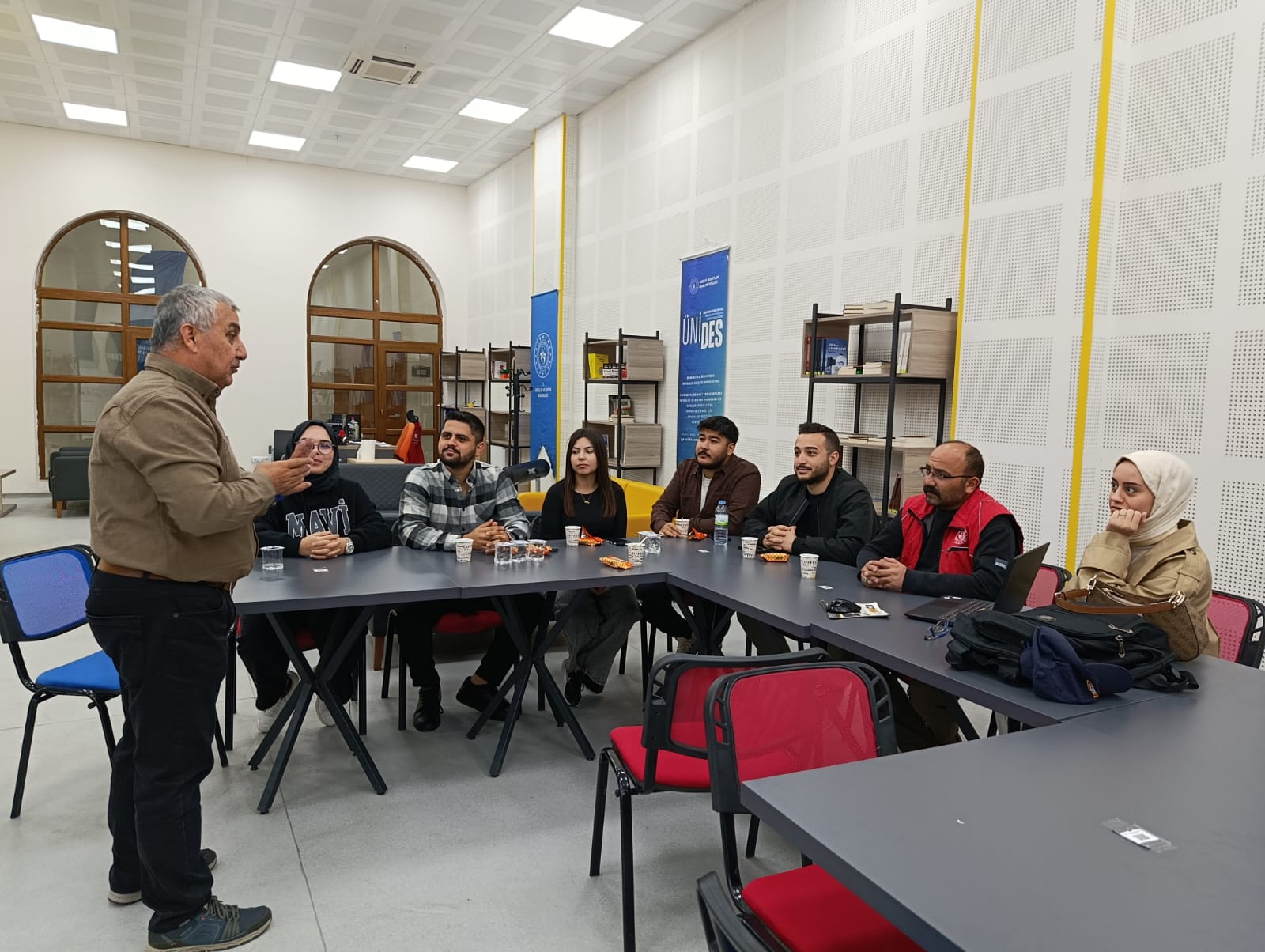 Üniversiteli Gençlere Kariyer Desteği (1)