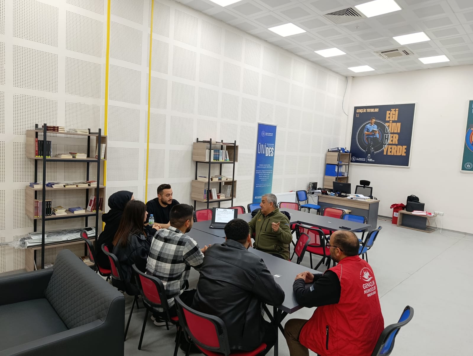 Üniversiteli Gençlere Kariyer Desteği (2)