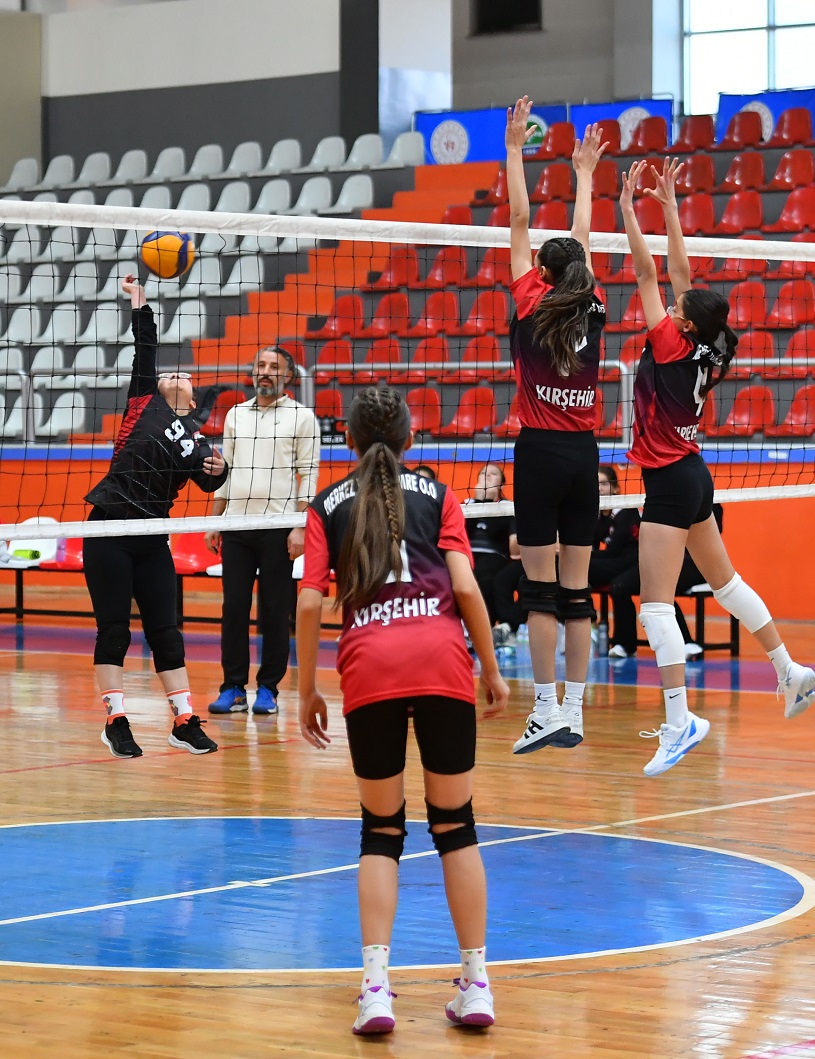 Yunus Emre Ortaokulu A Grubu’na Galibiyetle Başladı 3 (3)