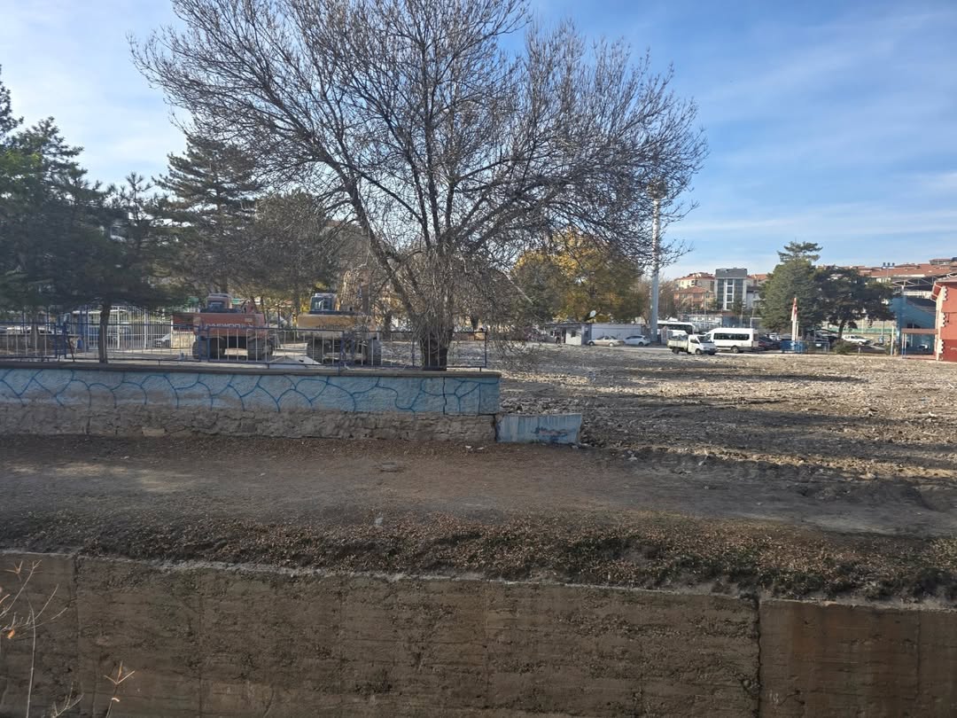 Aşikpaşa Spor Salonu Tari̇he Karişti (4)