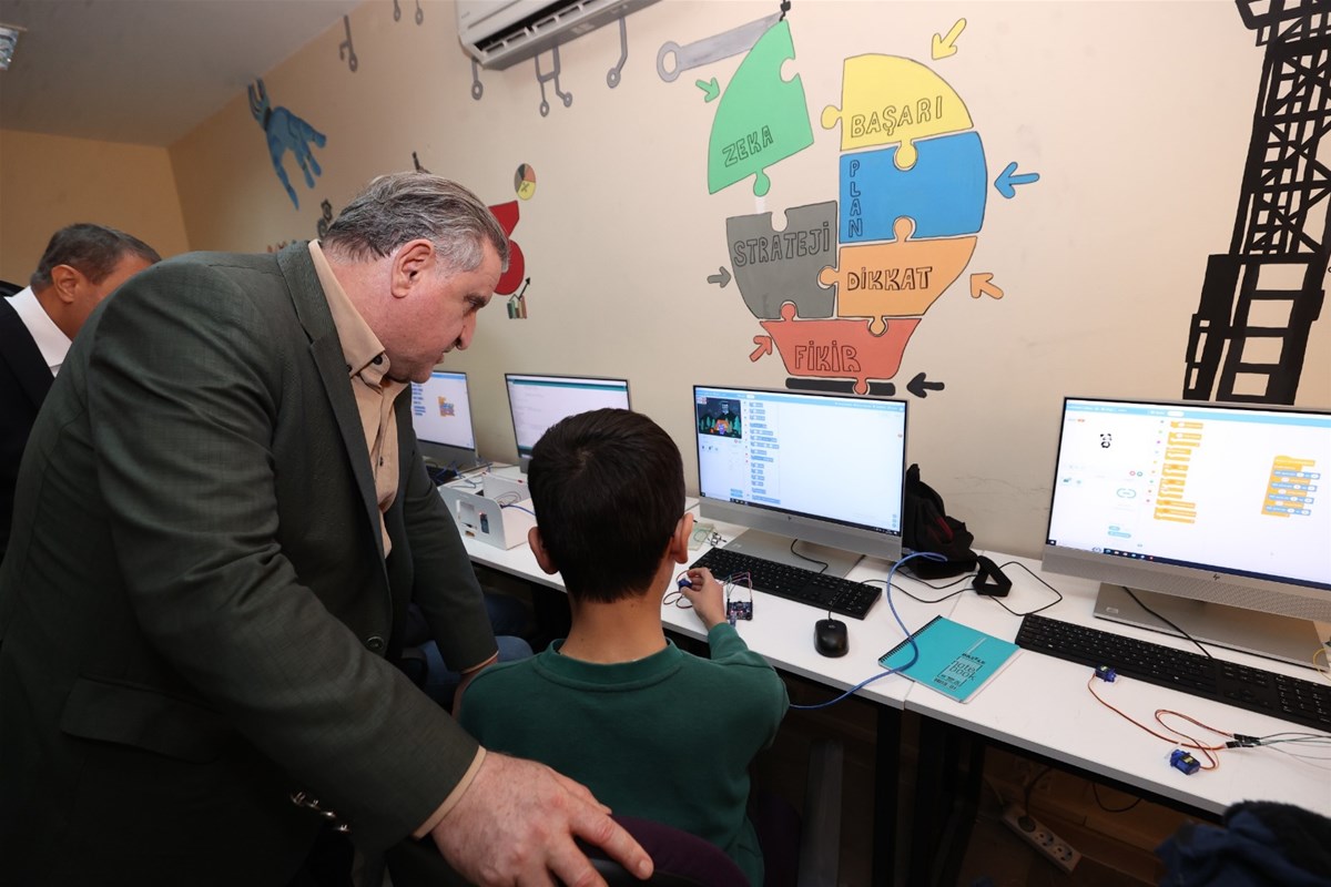 Bakan Bak “Deneyap Teknoloji Atölyeleri, Milli Teknoloji Hamlesinin Itici Gücünü Oluşturuyor” (2)