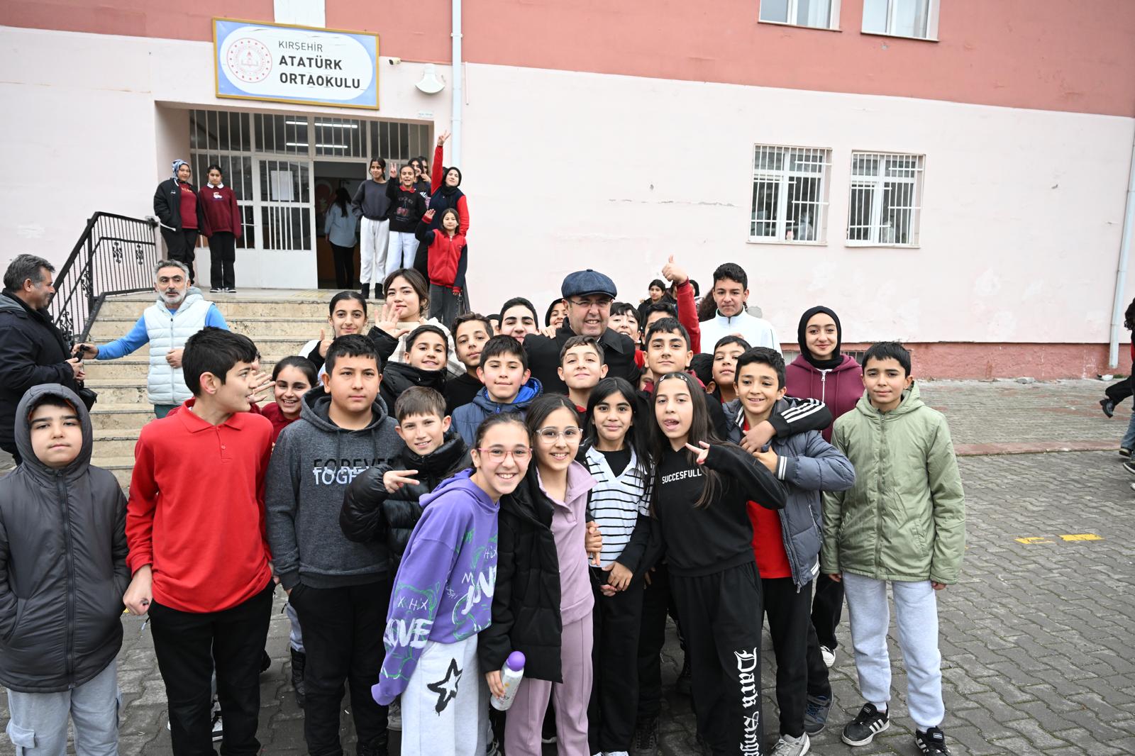 Başkan Ekicioğlu’ndan Mezun Olduğu İnönü İlkokulu’na Yıllar Sonra Ziyaret