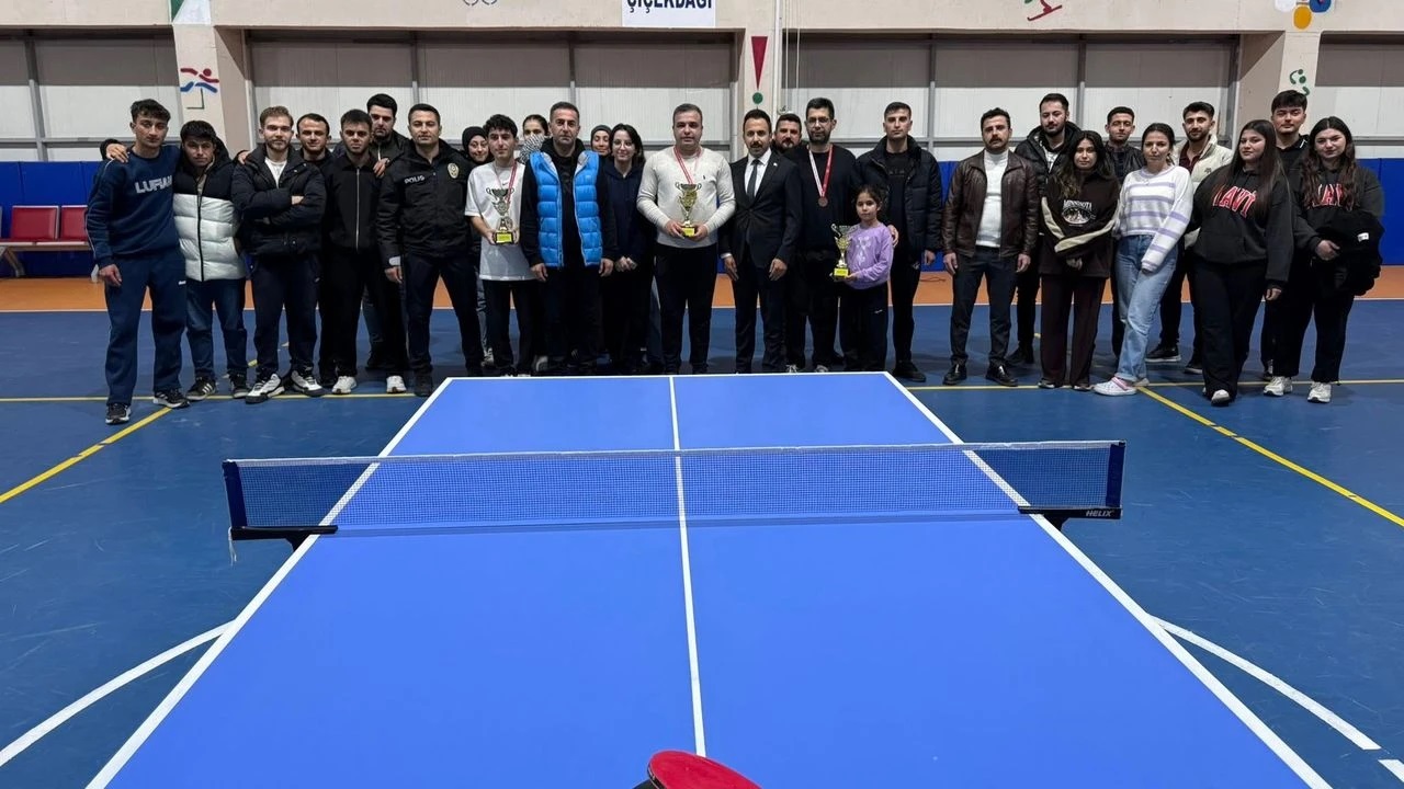 Çiçekdağı’nda Masa Tenisi Rüzgârı Esti (2)