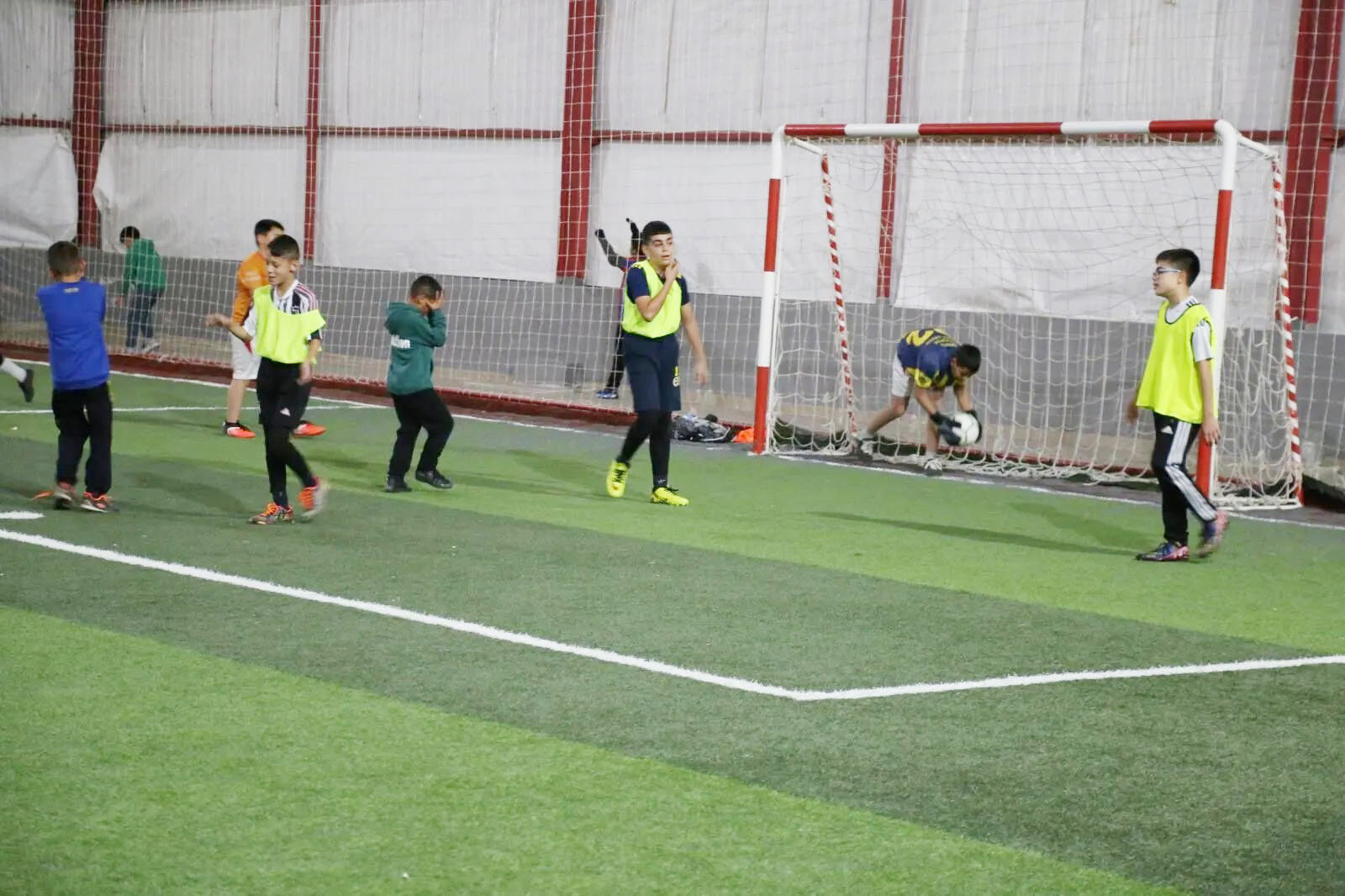 Çocuk Evleri, Halı Sahada Bir Araya Geldi (1)