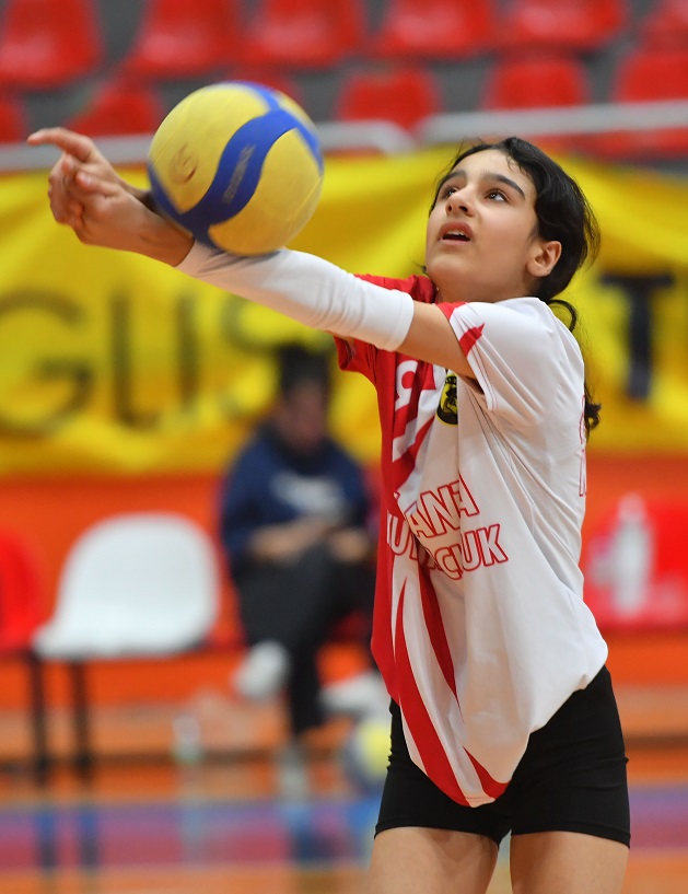 Cumhuriyet Ortaokulu C Grubu’na Galibiyetle Başladı (1)