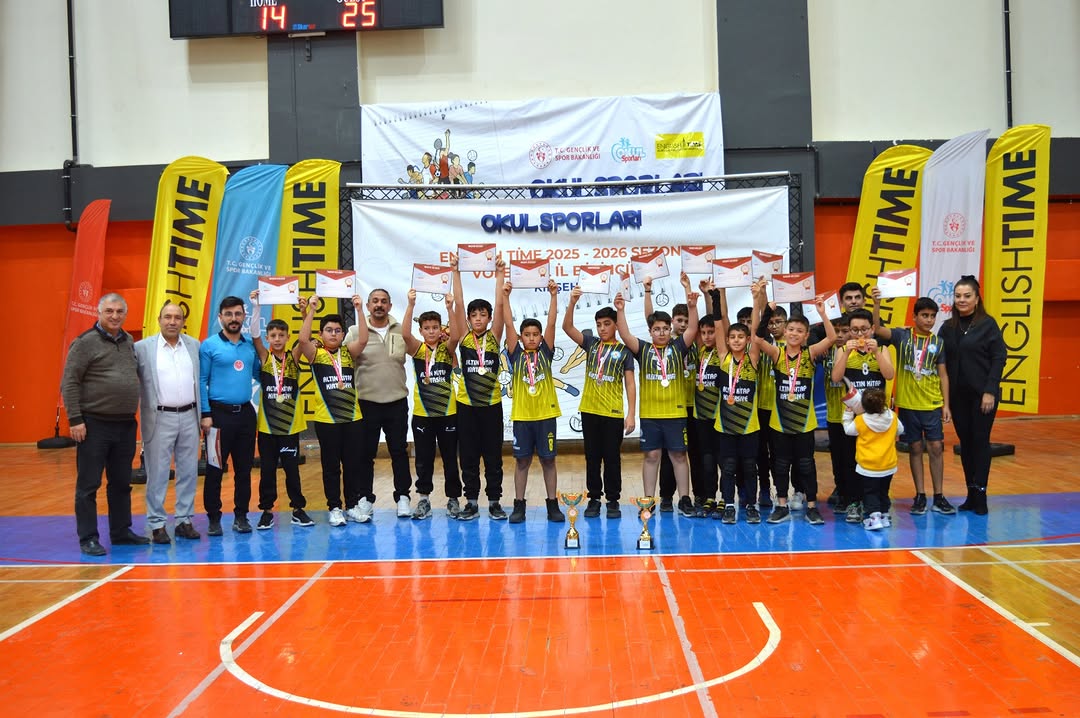 Cumhuri̇yet Ortaokulu İl Şampi̇yonu Oldu (2)