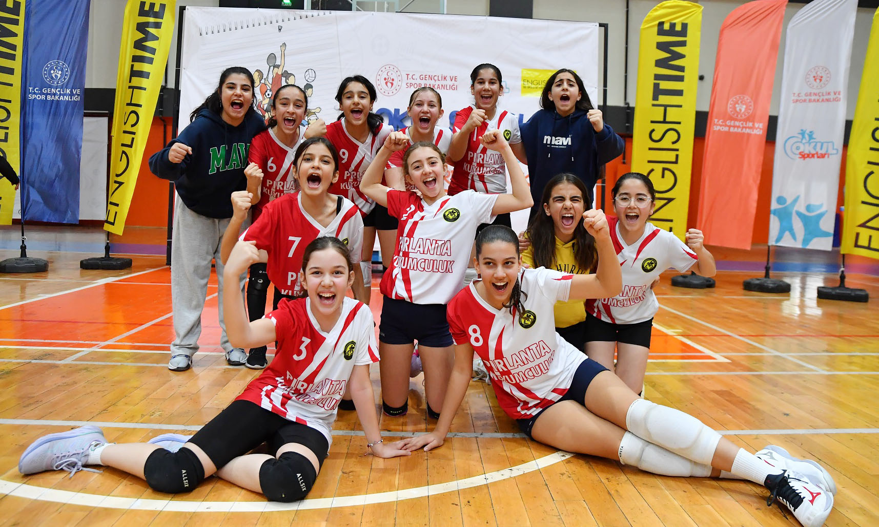 Cumhuri̇yet Ortaokulu Zi̇rveden İnmedi̇ (2)