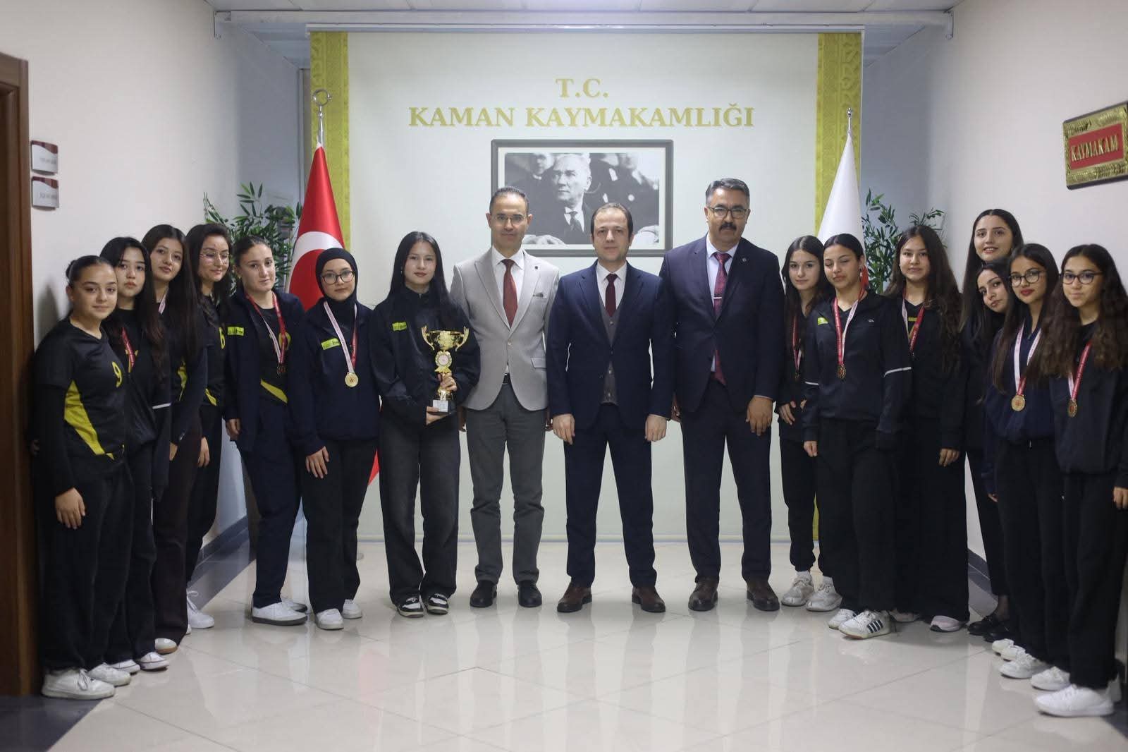 Kaman 15 Temmuz Şehitleri Anadolu Lisesi’nden Çifte Voleybol Başarısı (2)