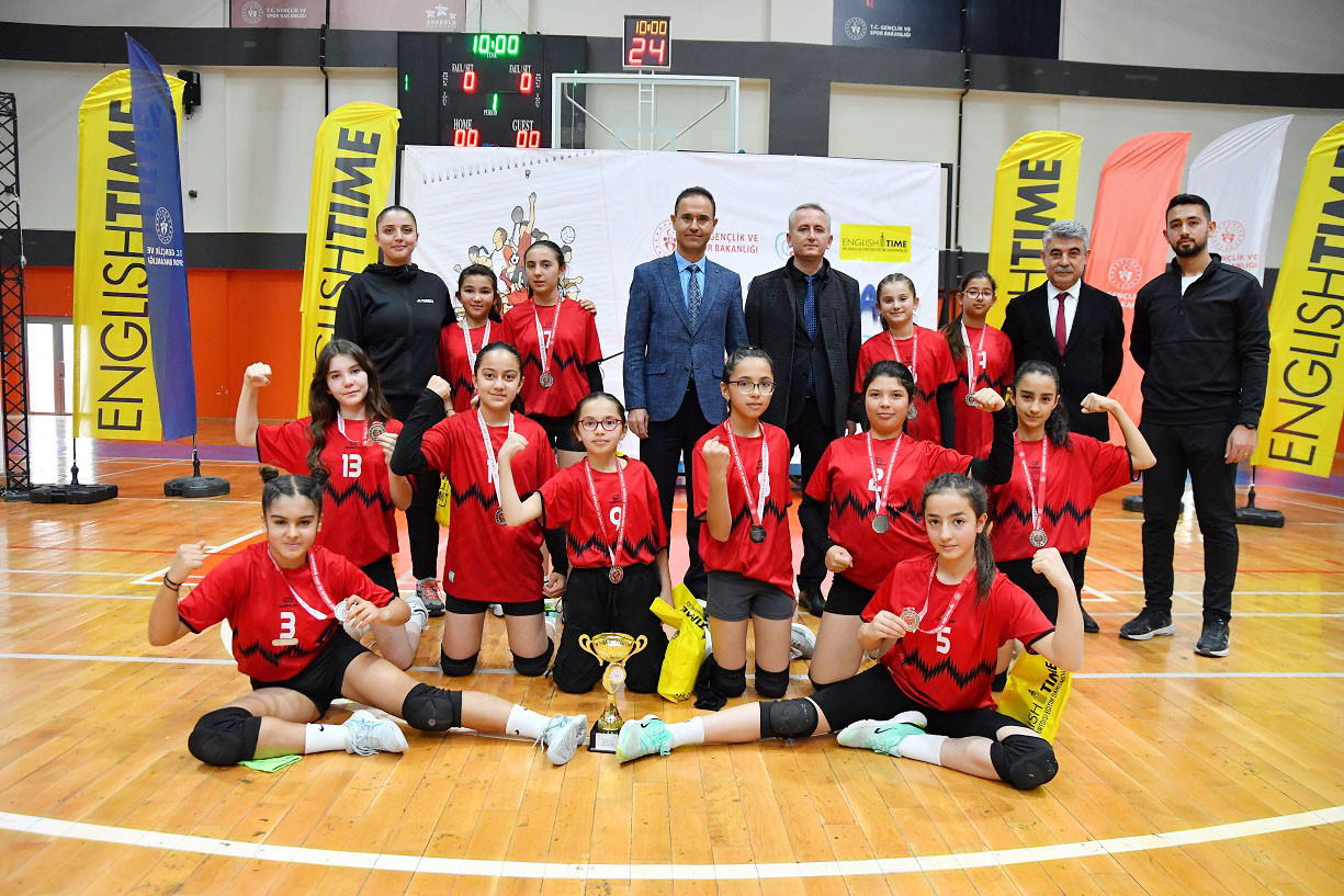 Kaman Şehit Bayram Kara Ortaokulu Voleybolda Il Ikincisi Oldu (1)