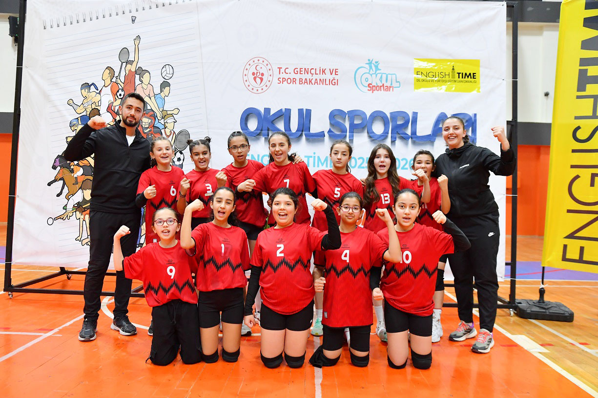 Kaman Şehit Bayram Kara Ortaokulu Voleybolda Il Ikincisi Oldu (2)