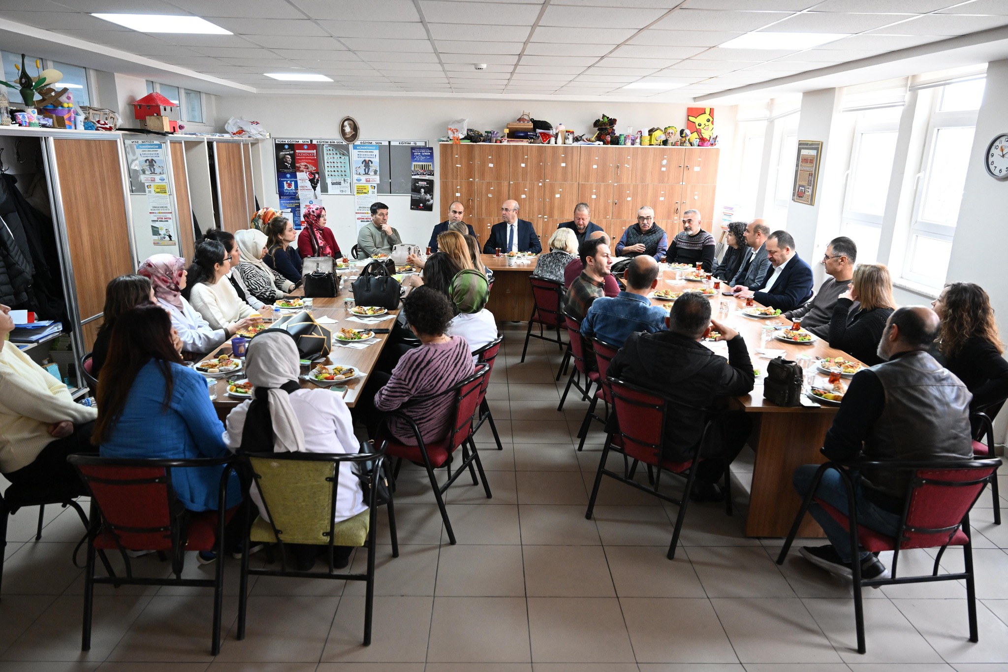 Kırşehir Belediye Başkanı Selahattin Ekicioğlu, Kırşehir Merkezde Okul Ziyaretlerine Devam Ediyor.1