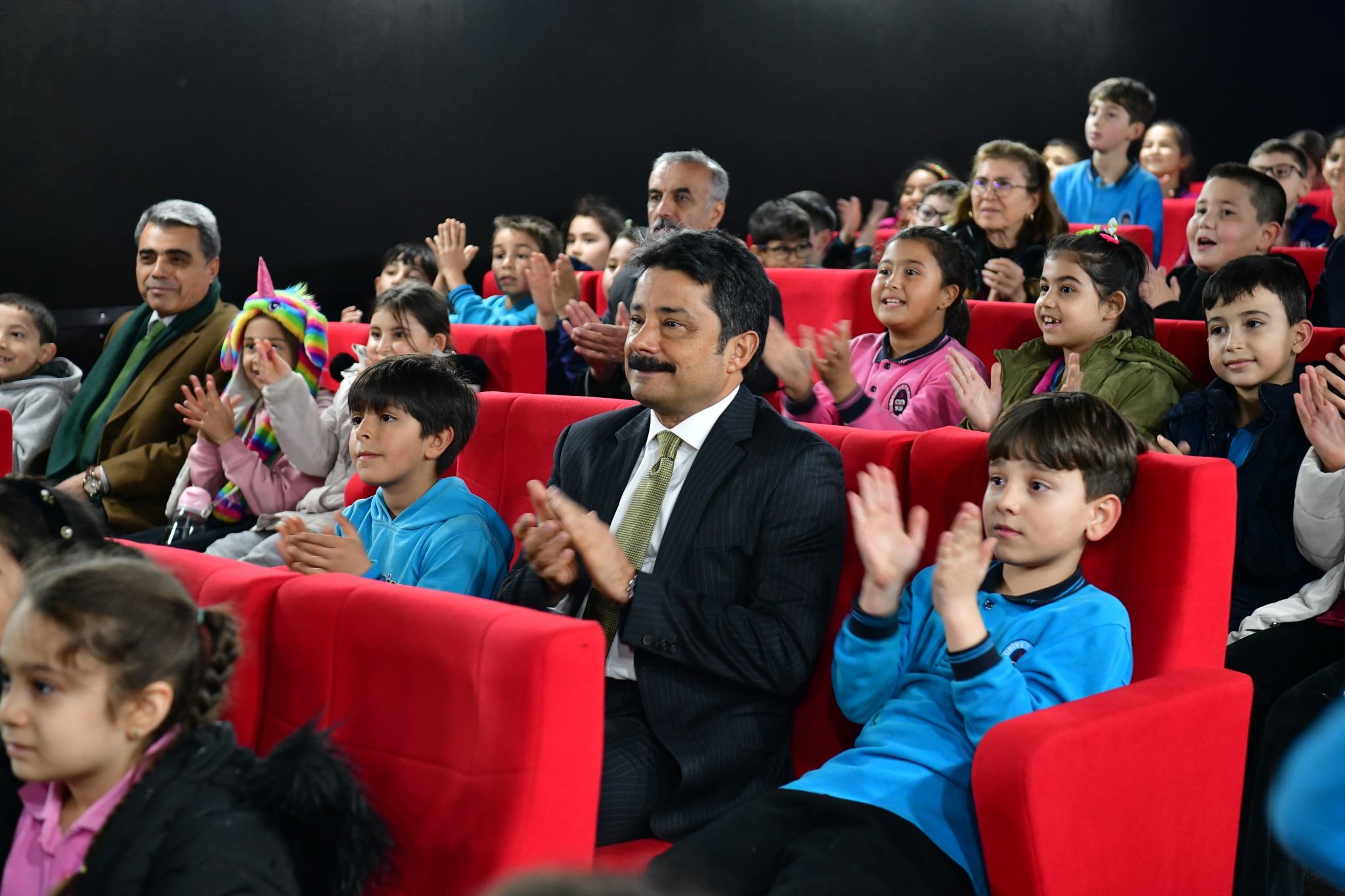 Kırşehir’de Gezen Sinema Tırı Çocuklarla Buluştu 3