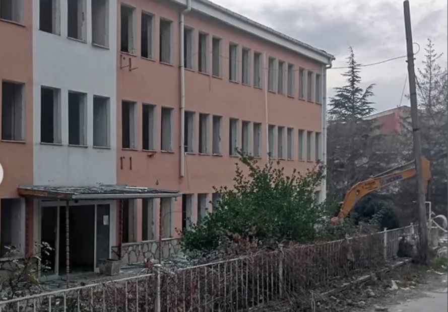 Kırşehir’de Riskli Yapılar Yıkılıyor