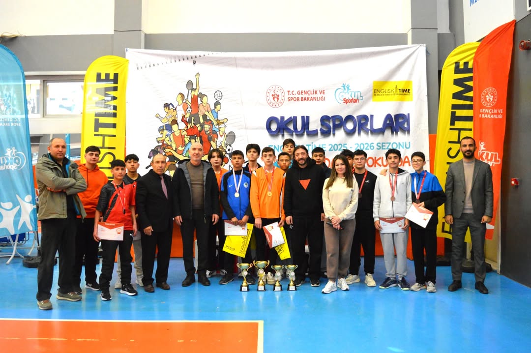 Masa Tenisinde Dereceye Girenler Ödüllendirildi (2)-2