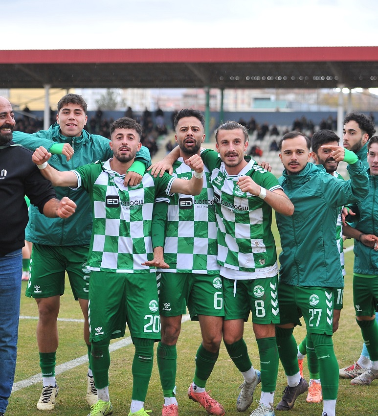 Salihoğlu “İki Ayrı Mücadele Veriyoruz; Sahada Futbolcular, Saha Dışında Yönetim” (2)-1