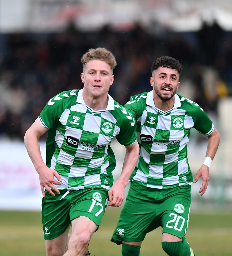 Salihoğlu “İki Ayrı Mücadele Veriyoruz; Sahada Futbolcular, Saha Dışında Yönetim” (3)-1