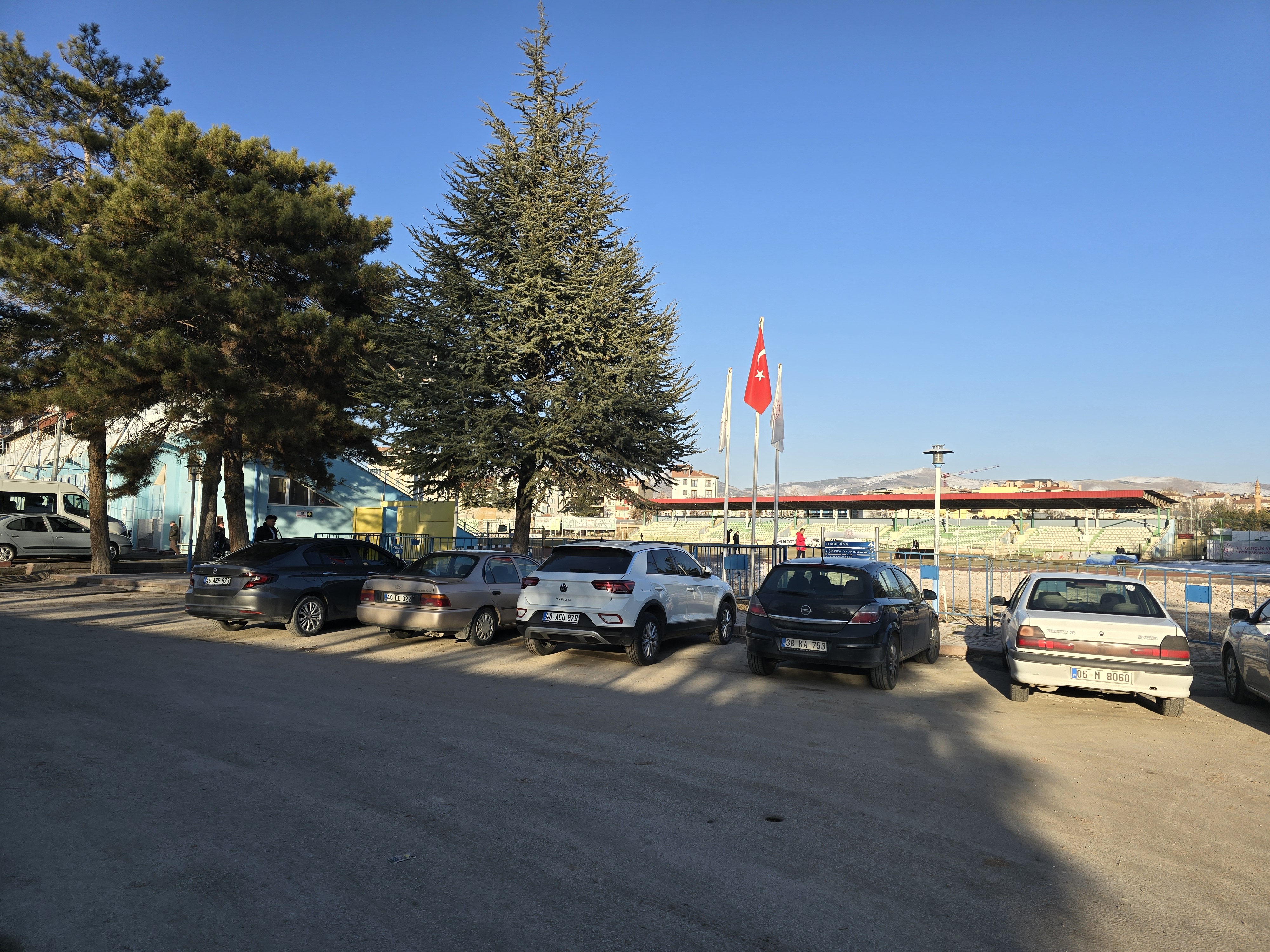 Ahi̇ Stadyumu Yerleşkesi̇nde Dönüşüm Başladi (3)