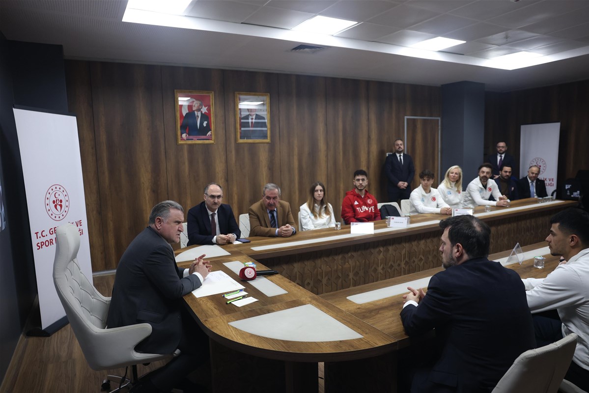 Bakan Bak 2026 Kış Olimpiyatları'na Katılacak Milli Sporcuları Kabul Etti (3)-1