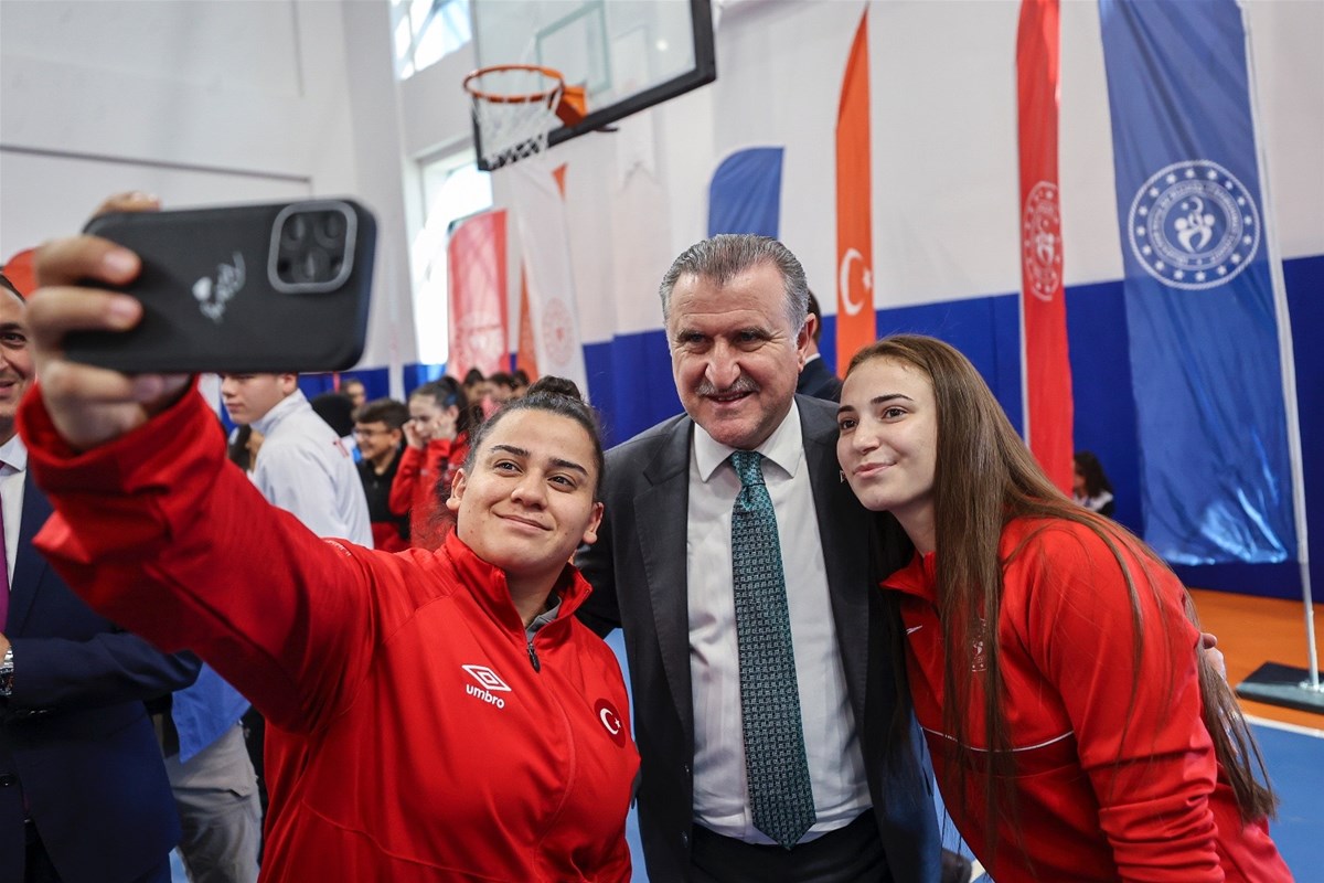 Bakan Bak “Bu Yıl 7474 Madalya Kazanan Milli Sporcularımızla Gurur Duyuyoruz” (3)