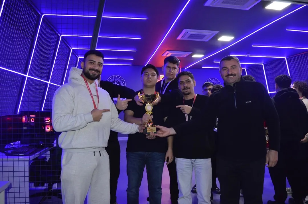 E Spor’da Takımında Dereceye Girenler Ödüllendirildi (1)