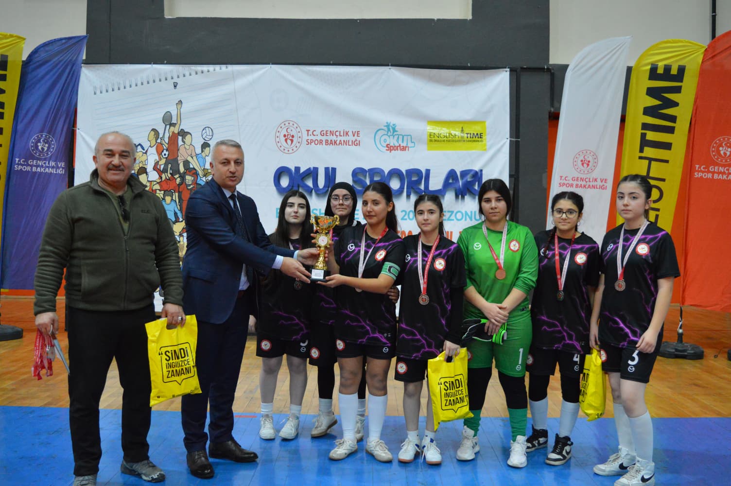 Futsalda Şampi̇yon Deği̇şmedi̇ (2)