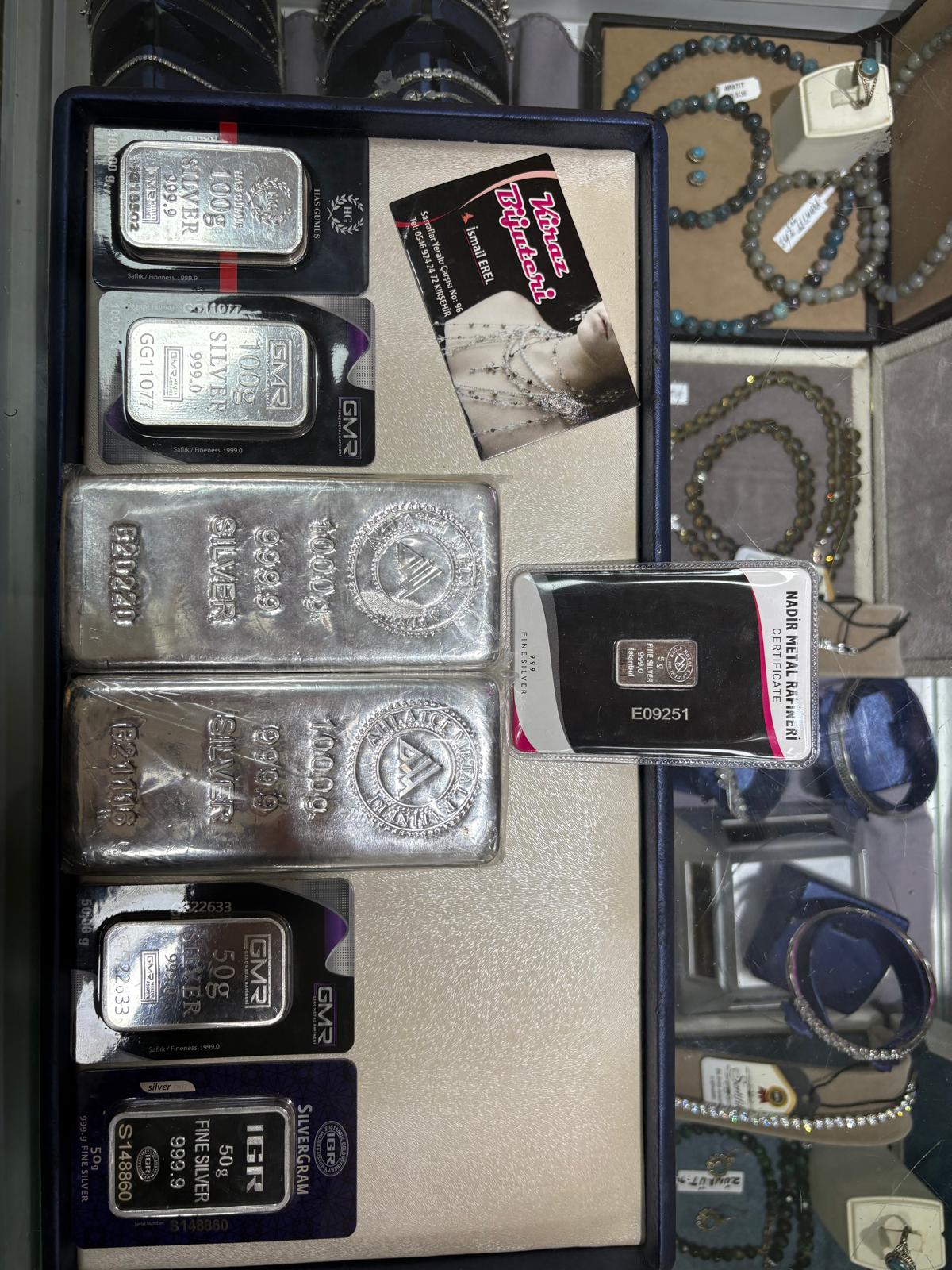 Gümüş Altınla Yarışıyor