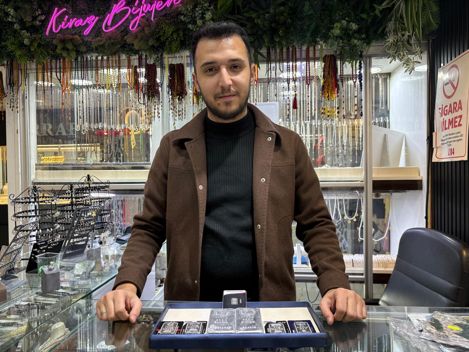 Gümüş Altınla Yarışıyor1