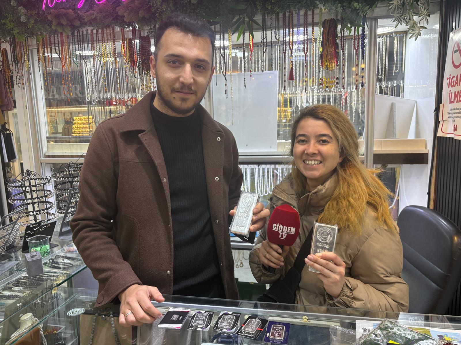 Gümüş Altınla Yarışıyor3