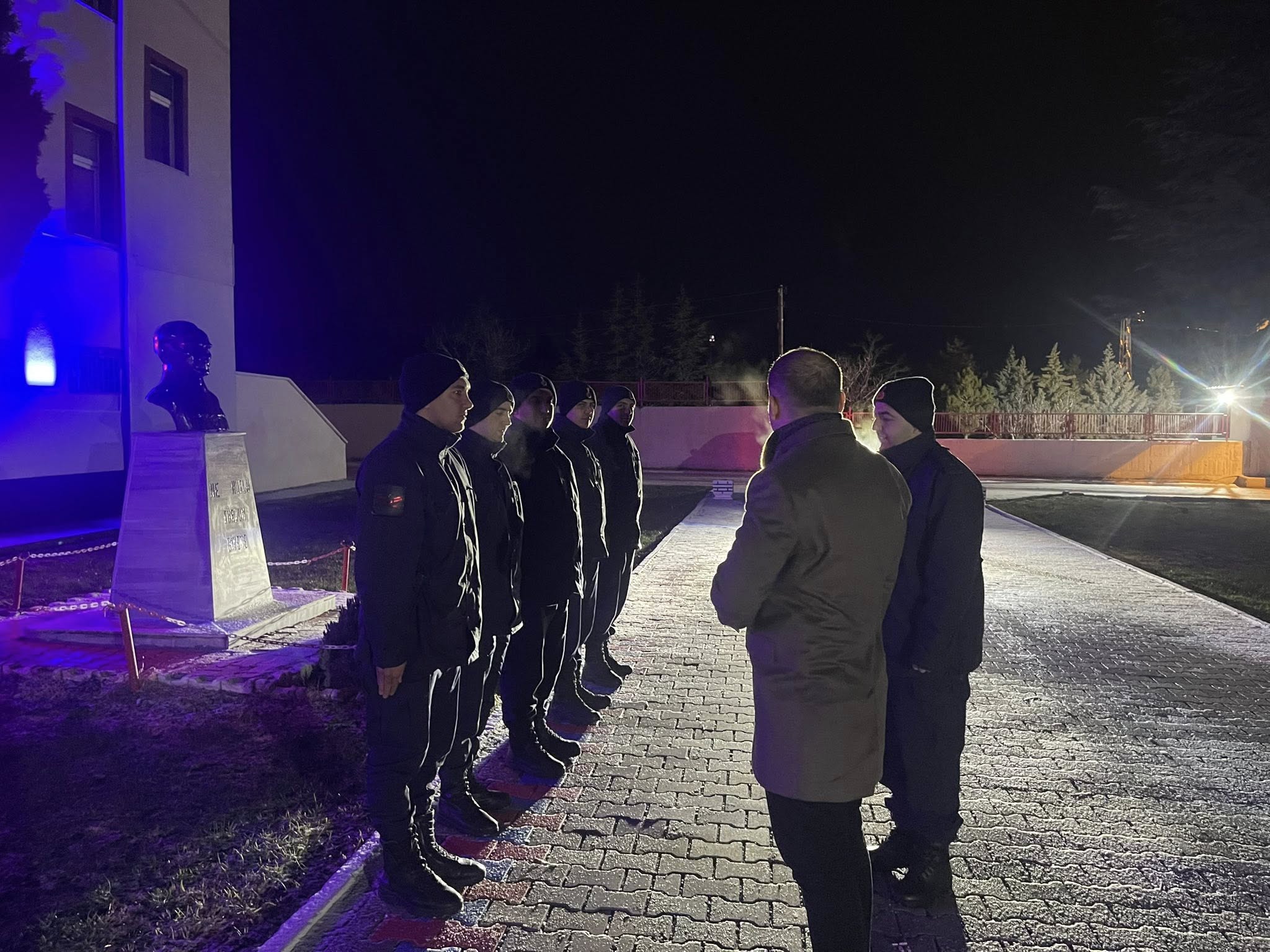 Kaymakam Bayram’dan Güvenlik Ve Sağlık Çalışanlarına Yeni Yıl Kutlaması4