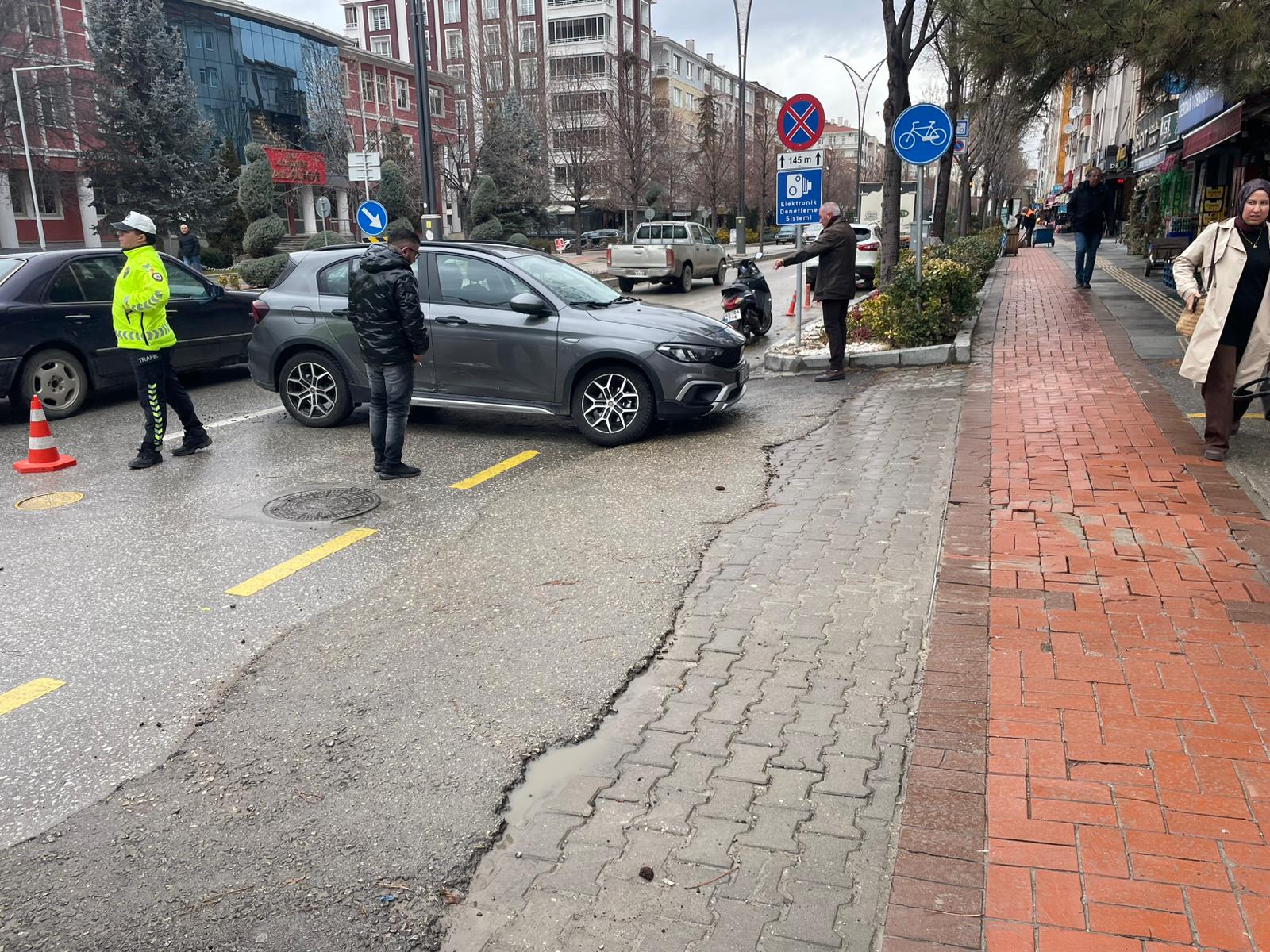 Kırşehir Valiliği Kavşağında Korkutan Kaza!2