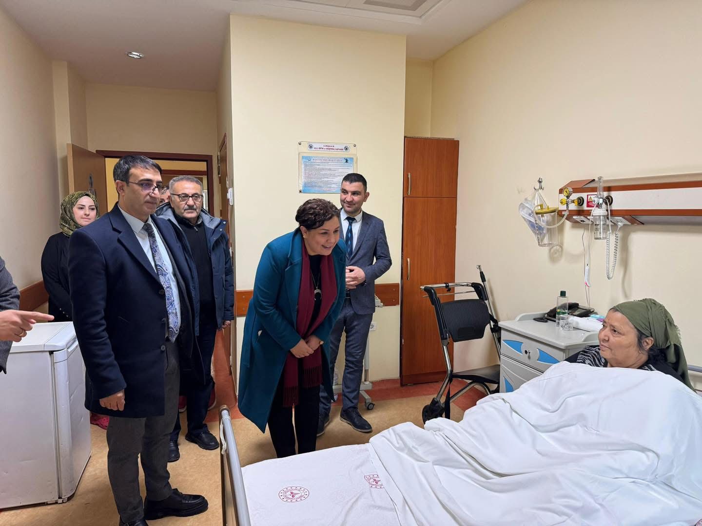 Kırşehir’de Hastalara Moral, Sağlık Çalışanlarına Teşekkür Ziyareti