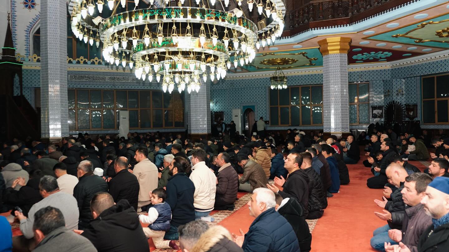 Kırşehir’de Vatandaşlar Miraç Kandili’nde Camileri Doldurdu2