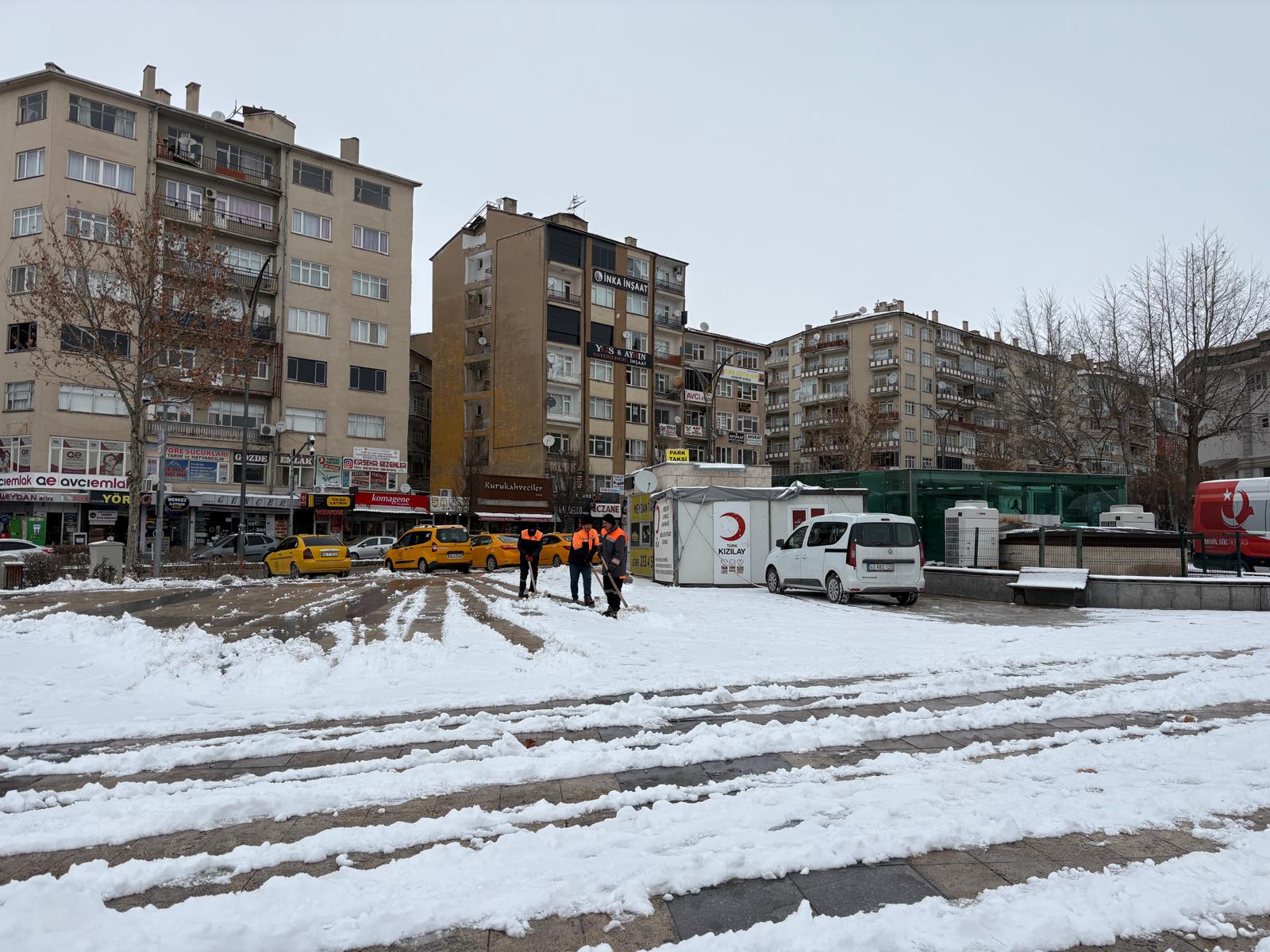 Kırşehir’de Yeni Yılın İlk Gününde Karla Mücadele1