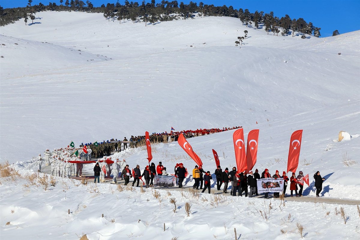 Türki̇ye, Sarikamiş'ta Şehi̇tler İçi̇n Yürüdü (2)