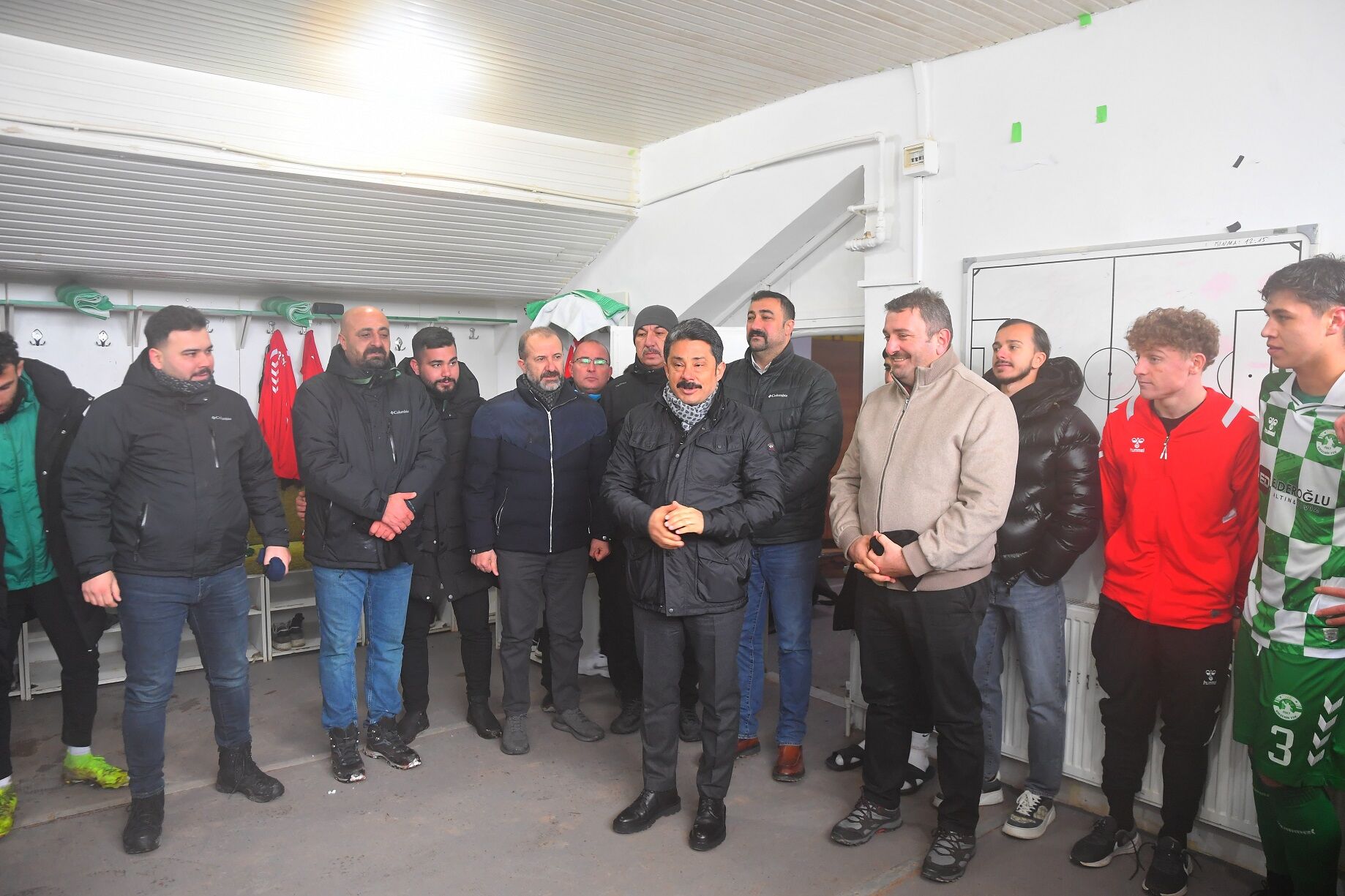 Vali Demiryürek Soyunma Odasına Indi! (1)