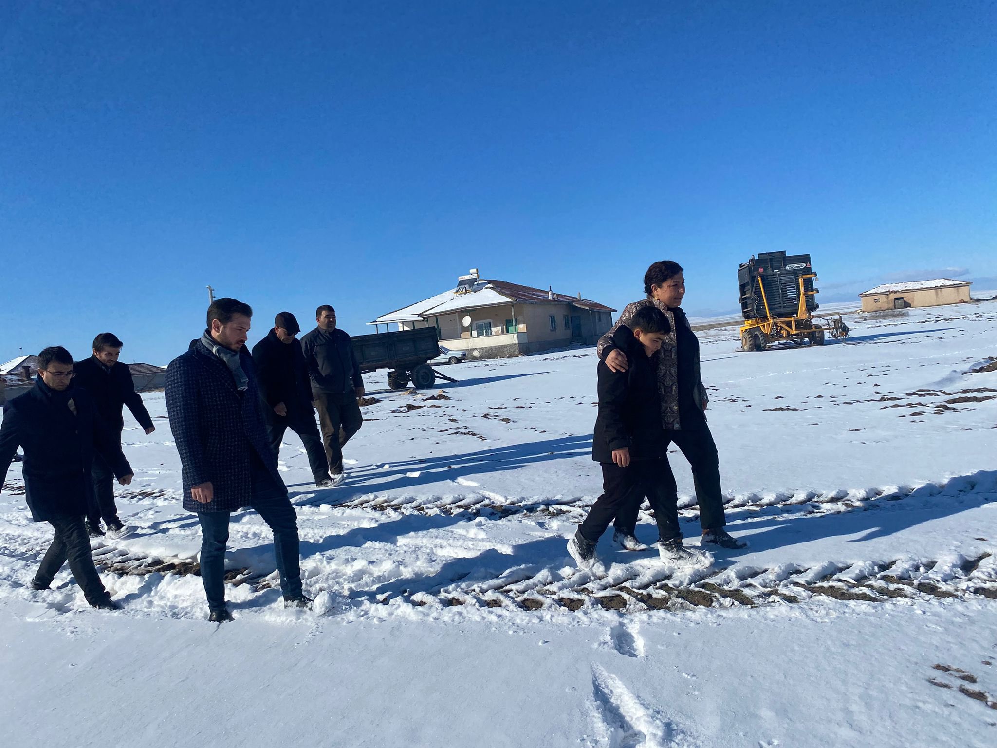 Yangın Mağduru Çiftçiye Moral Ziyareti1