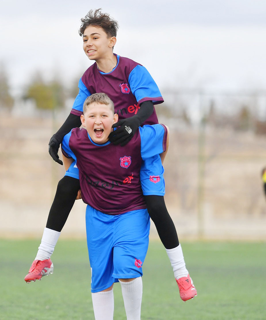 Yeti̇şen Yildizlar, Şampi̇yonluğa Koşuyor 5 1 (1)