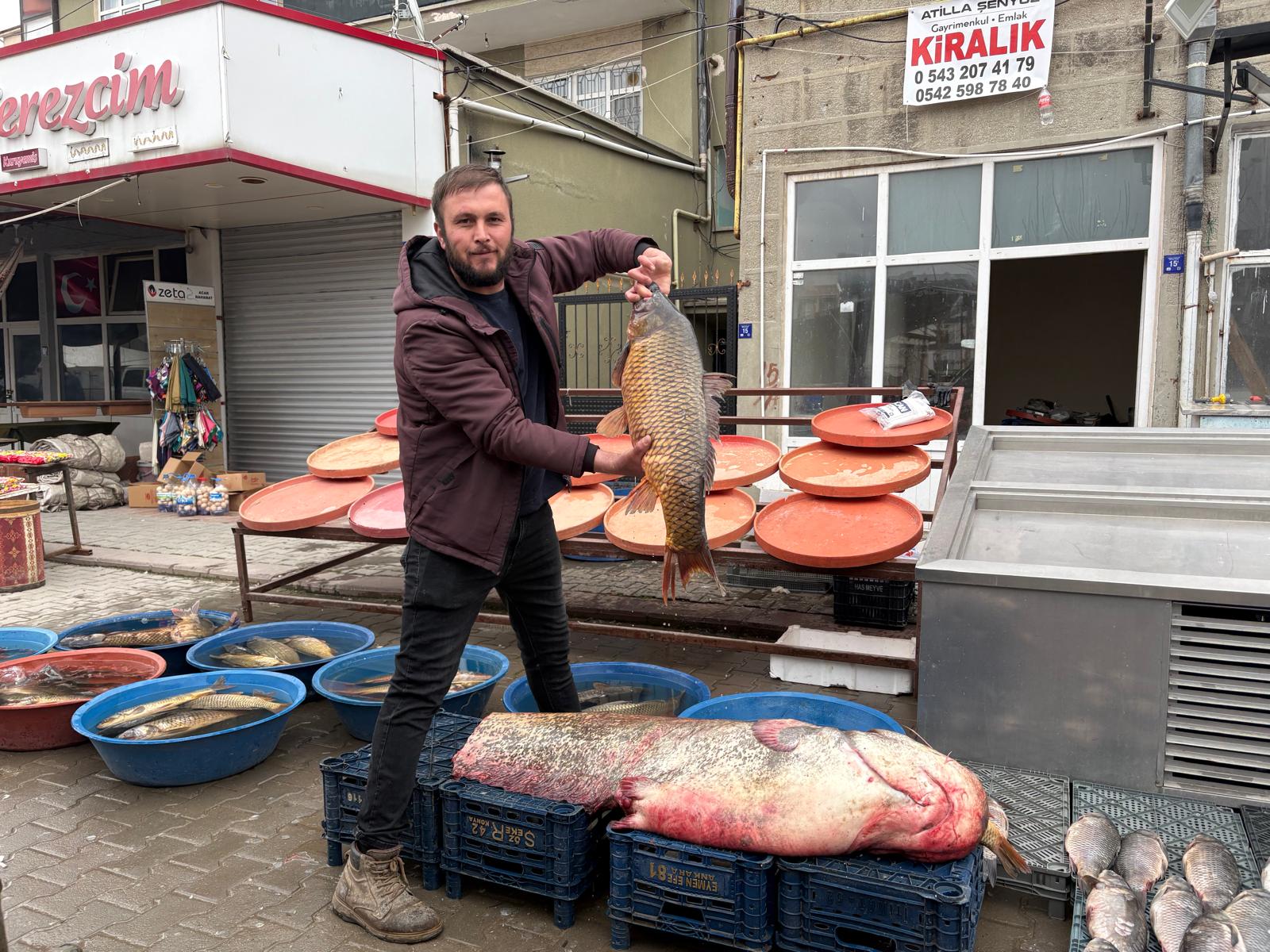 2 Metrelik Yayın Balığı Kırşehirli Vatandaşları Şoka Uğrattı!2