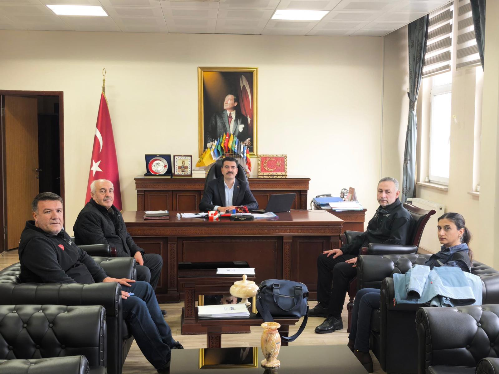 632151992 18328876405219328 3363054088909542566 N