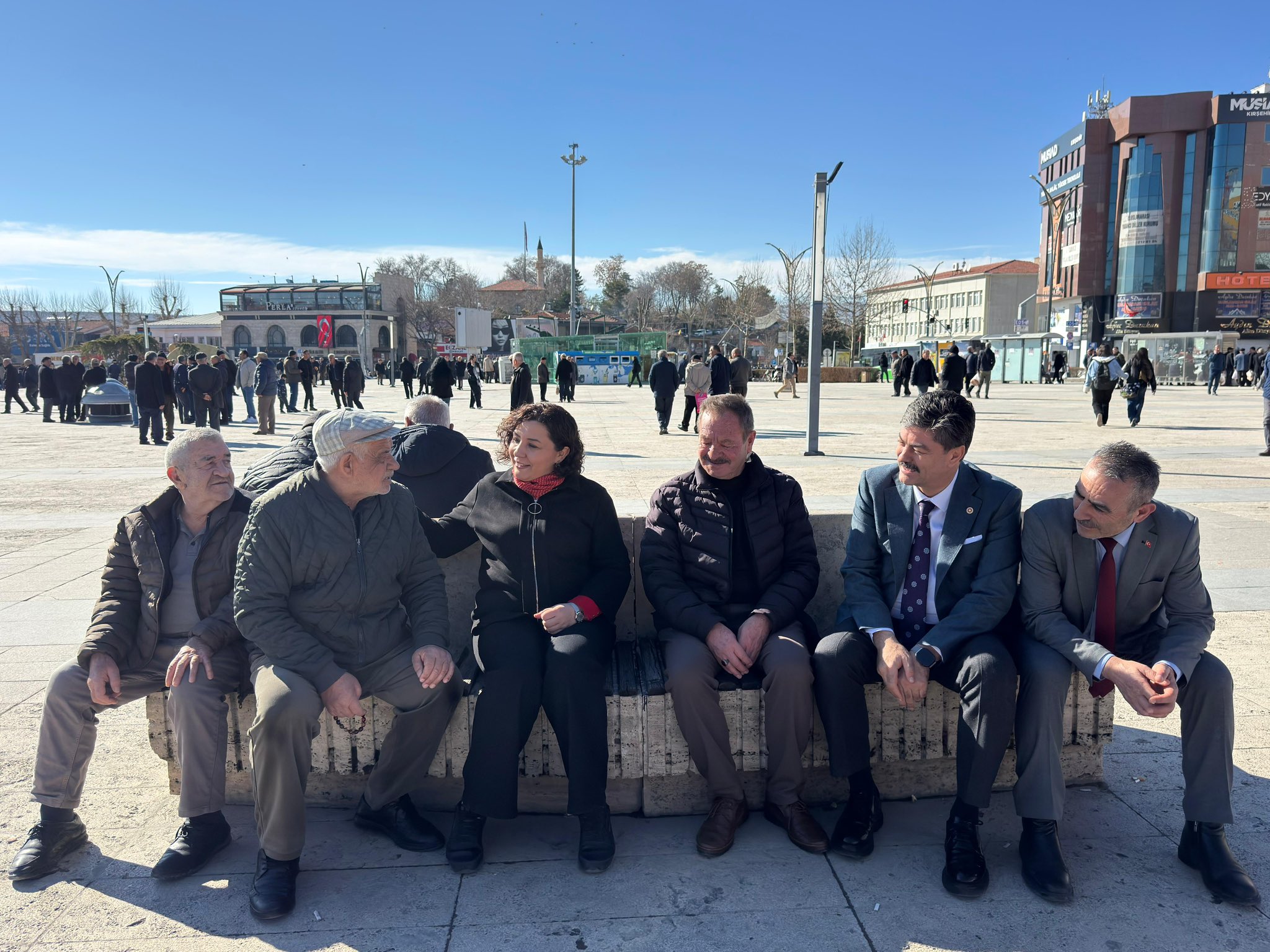 Ak Parti Heyeti Hem Esnafla Buluştu Hem İftariyelik Dağıttı