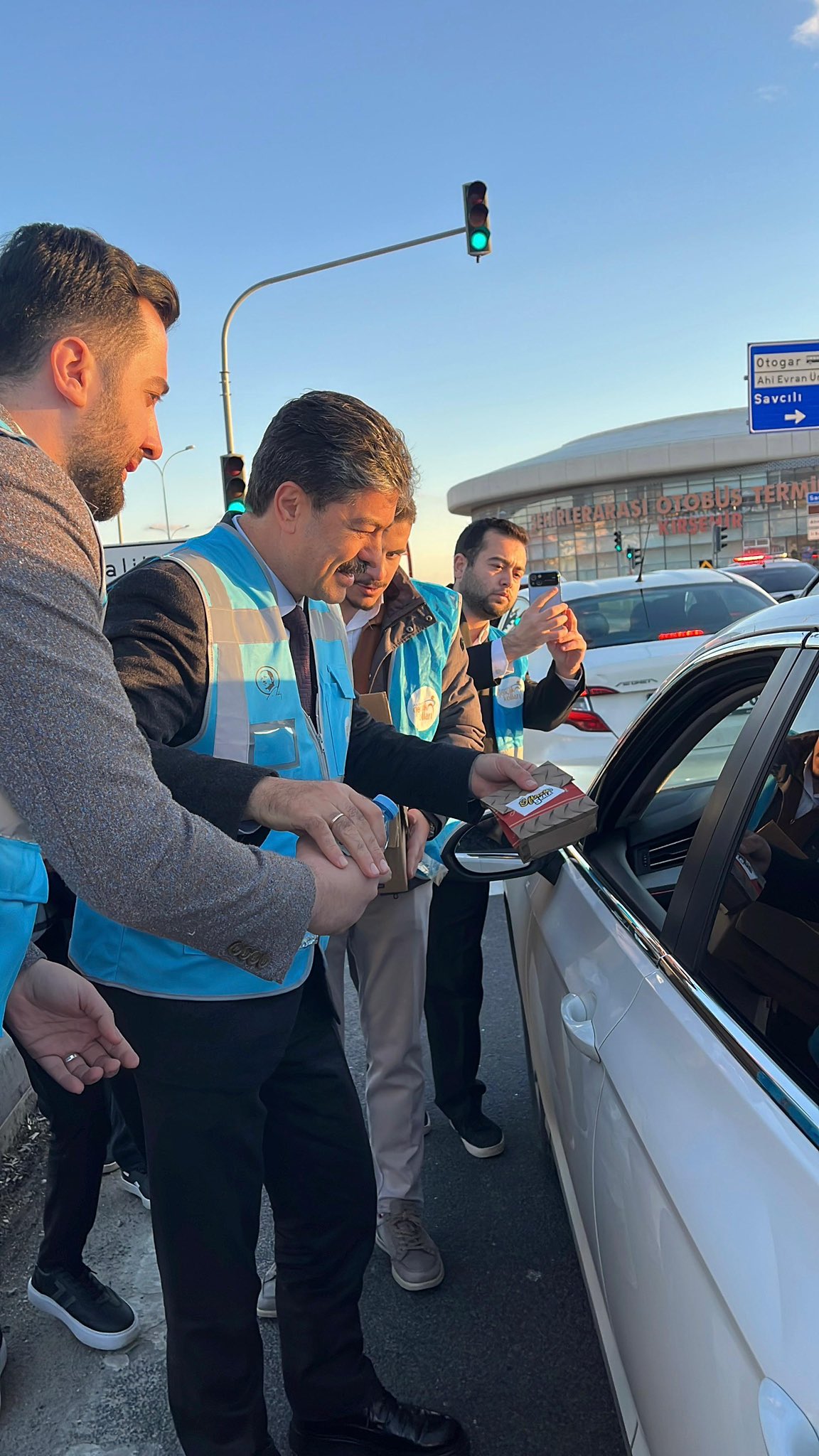 Ak Parti Heyeti Hem Esnafla Buluştu Hem İftariyelik Dağıttı3