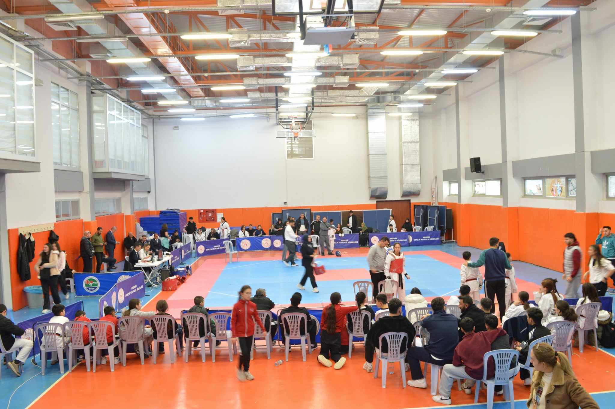 Cacabey Gençlik Merkezi’nde Taekwondo Heyecanı Zirve Yaptı (1)