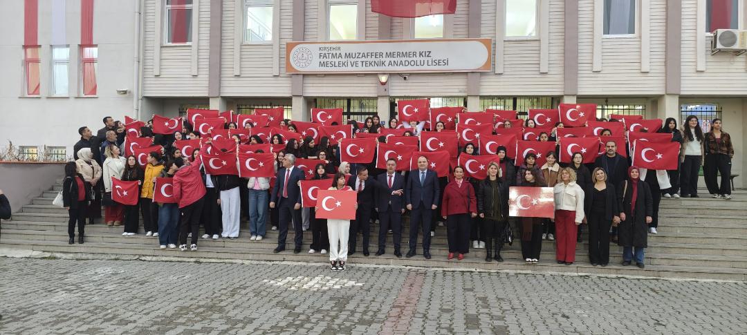 Fatma Muzaffer Mermer Kız Meslek Ve Anadolu Lisesi’nden Unutulmaz “Bayrak Sevgisi” Teması
