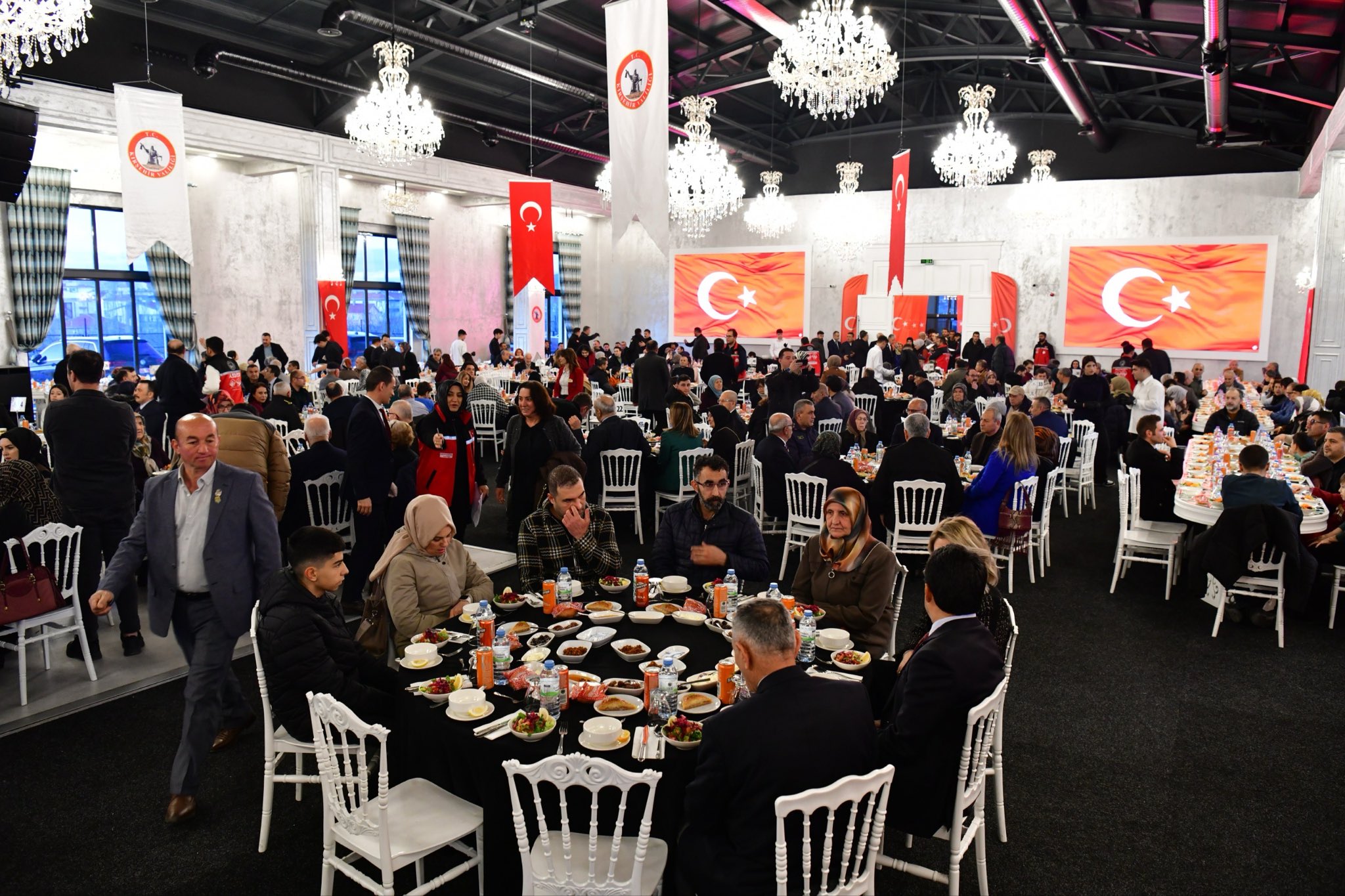 Kırşehir’de Büyük Aile İftar Sofrasında Protokol Ve Şehit Yakınları Aynı Masada Buluştu5