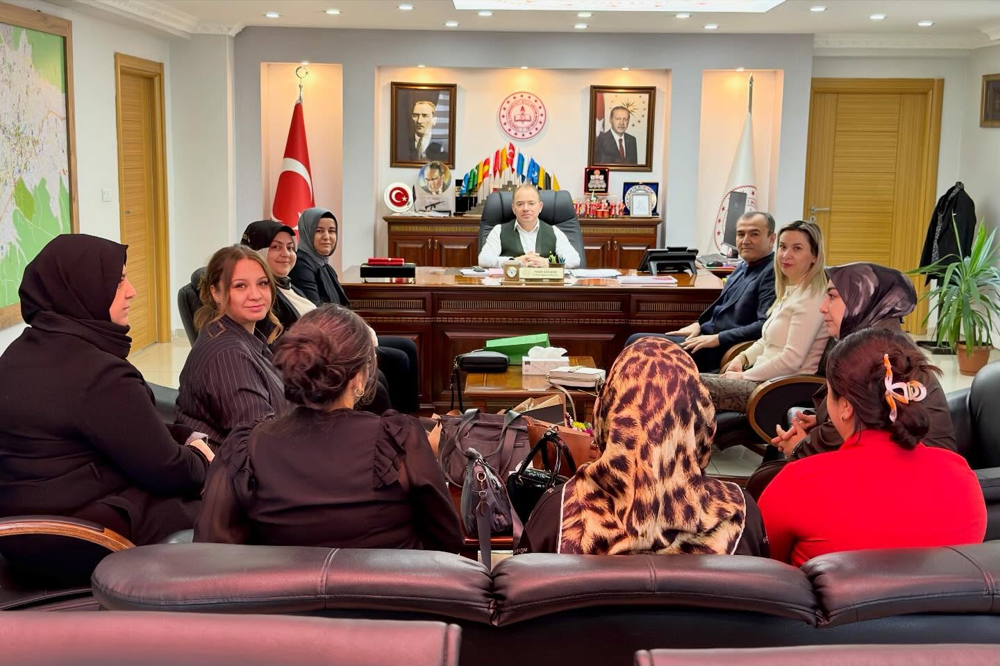 Kırşehir’de Velilerle Yazılan Ilk Çocuk Kitabı Il Müdürüne Takdim Edildi1