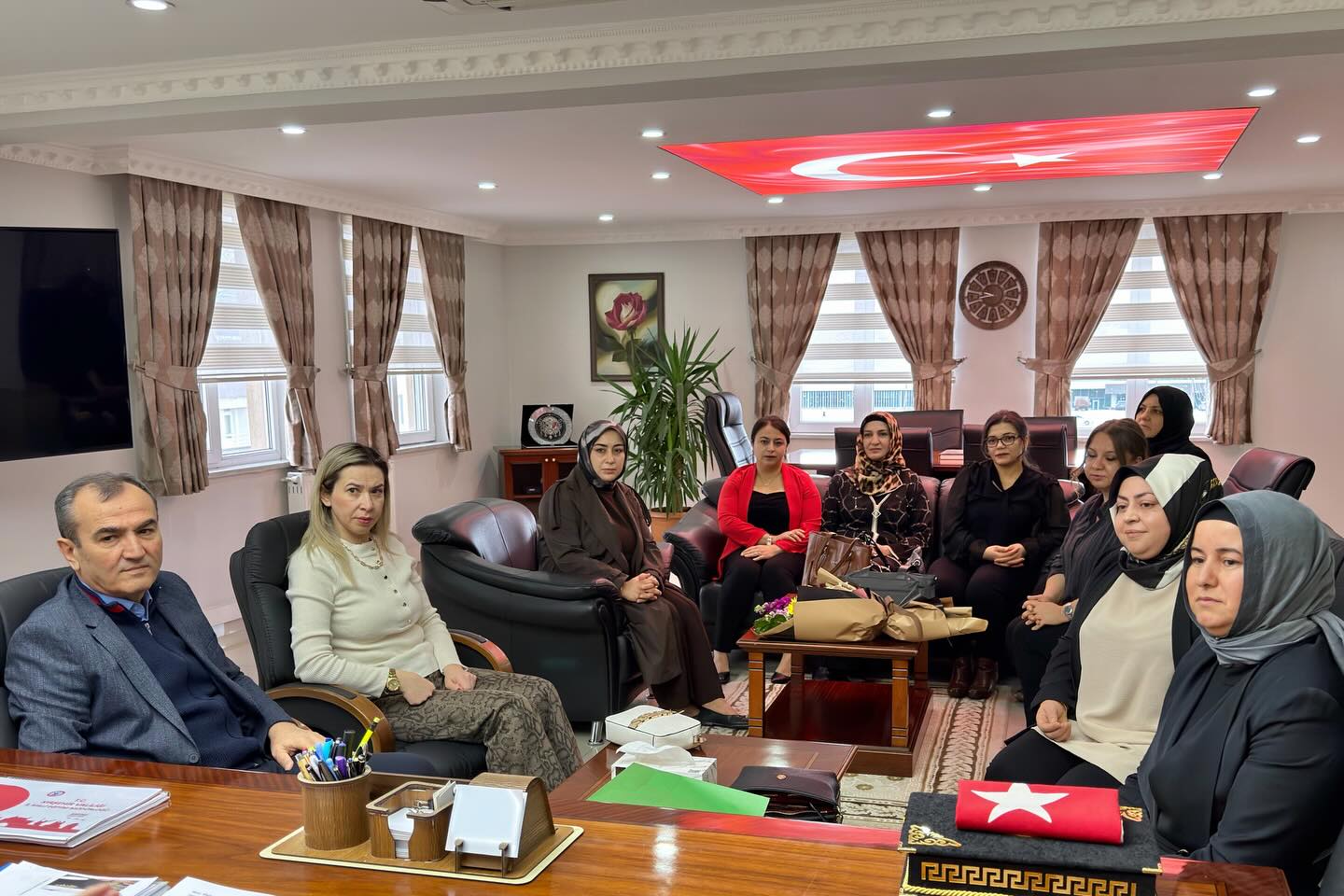 Kırşehir’de Velilerle Yazılan Ilk Çocuk Kitabı Il Müdürüne Takdim Edildi2