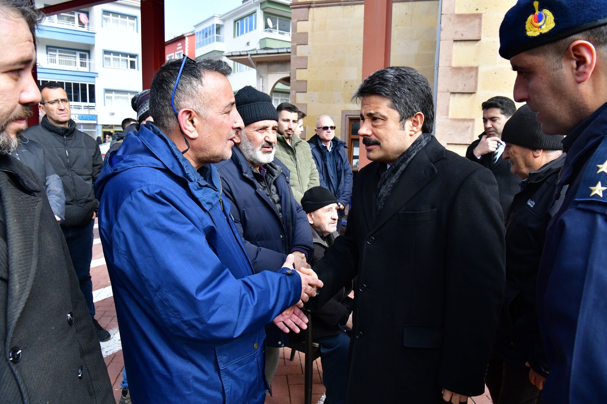 Vali Demiryürek Şehidimizin Annesini Son Yolculuğunda Yalnız Bırakmadı