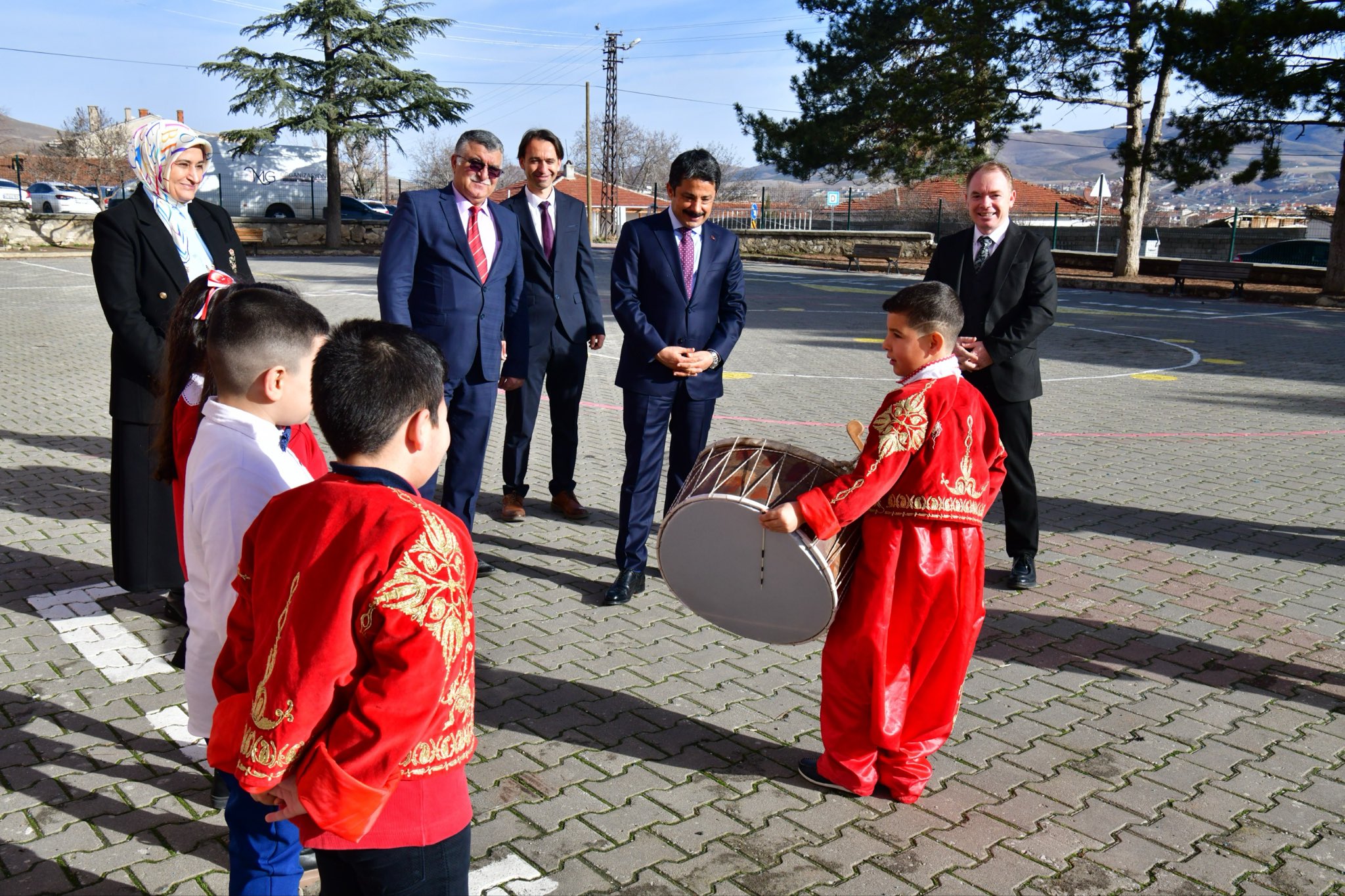 Vali Demiryürek’e Mani Ve Davullu Karşılama
