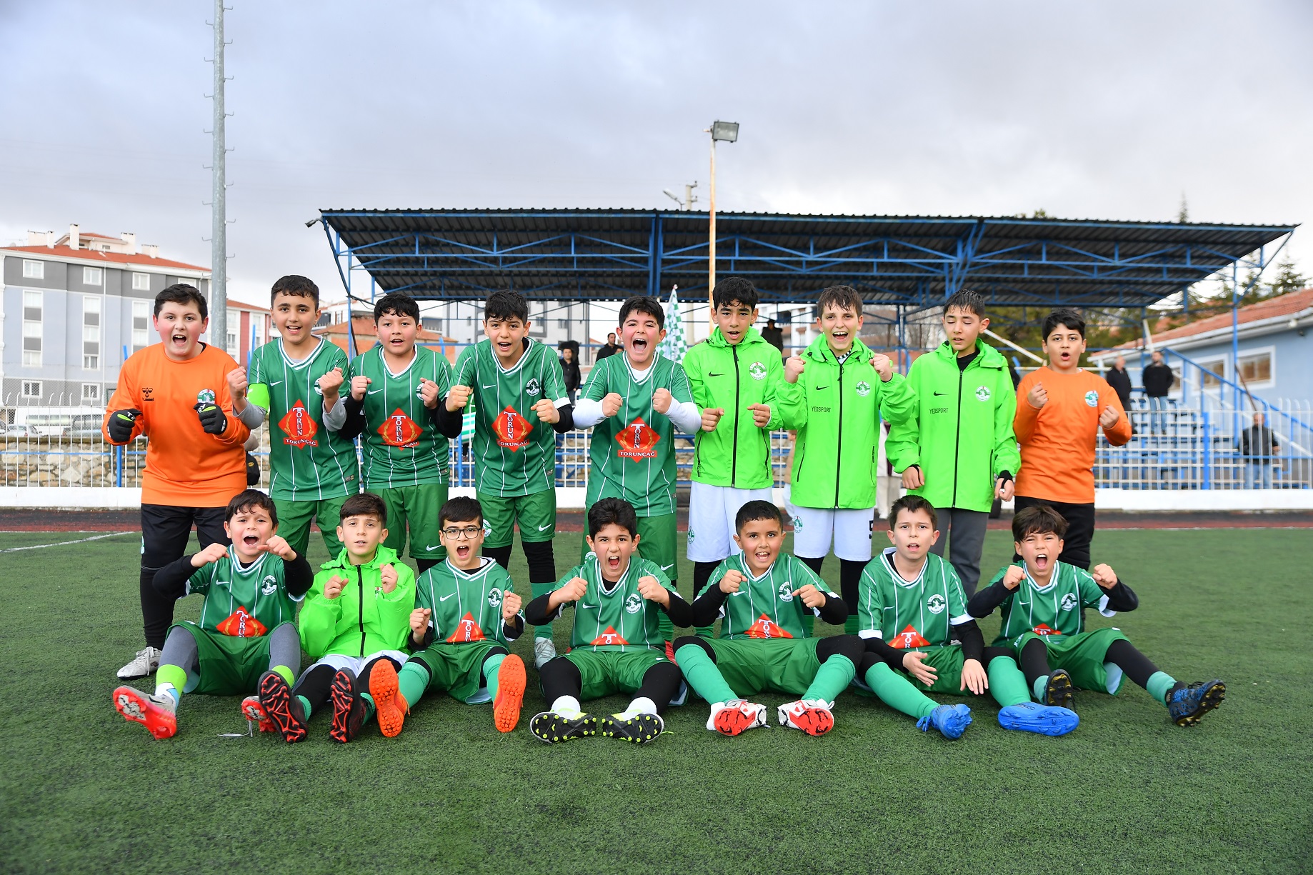 Zi̇rve Yarişi Kizişiyor (2)-1