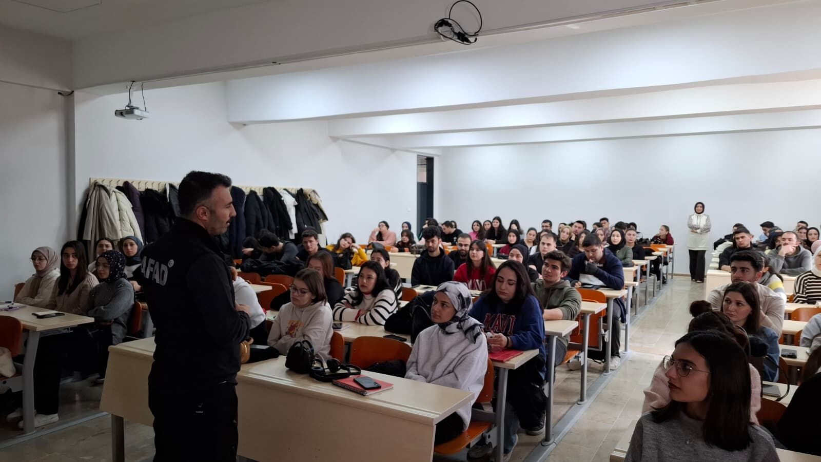 642124889 18329936257219328 2356294766711166339 N